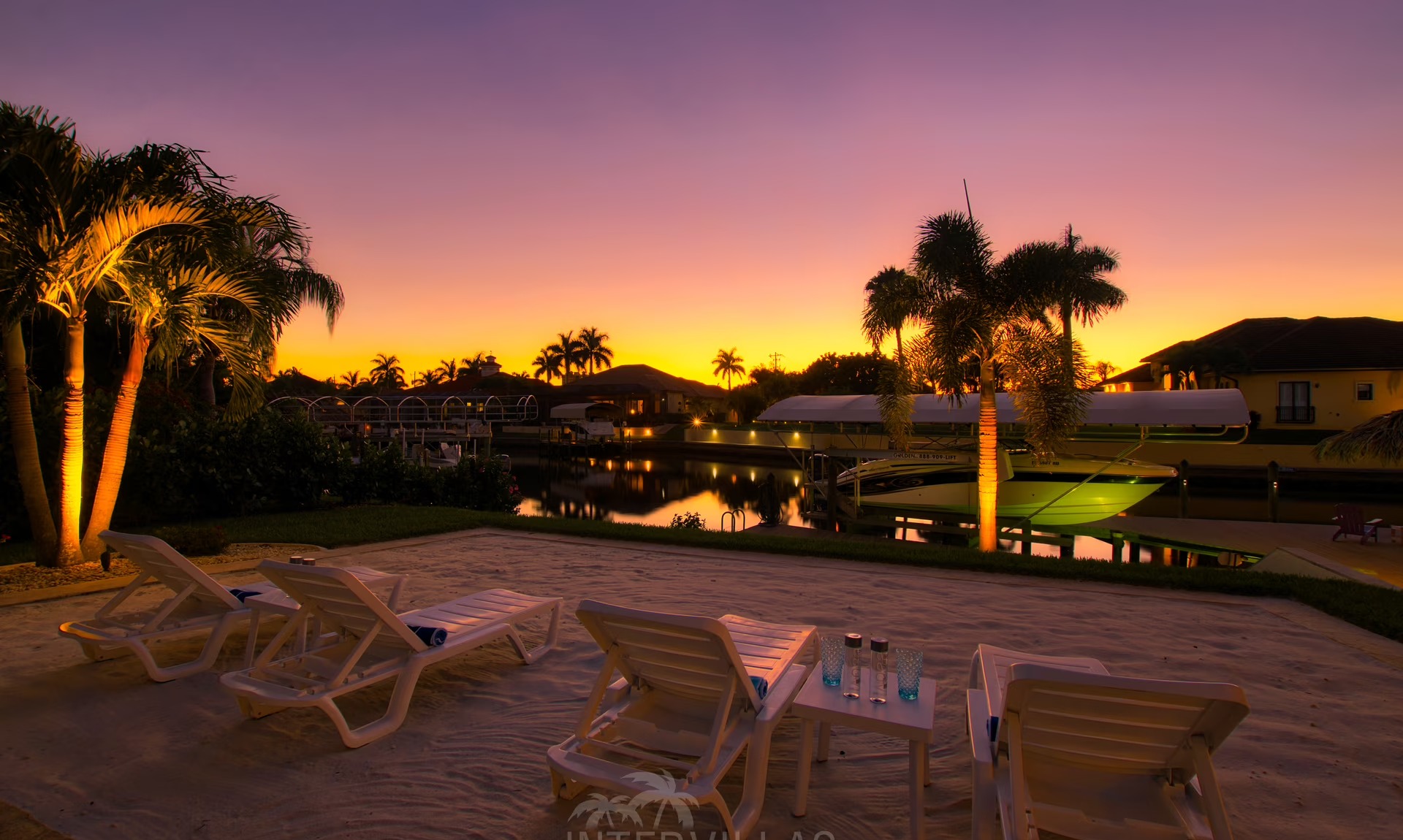 Bootsdock mit Tiki-Hut am Kanal (Gulf-Access).
