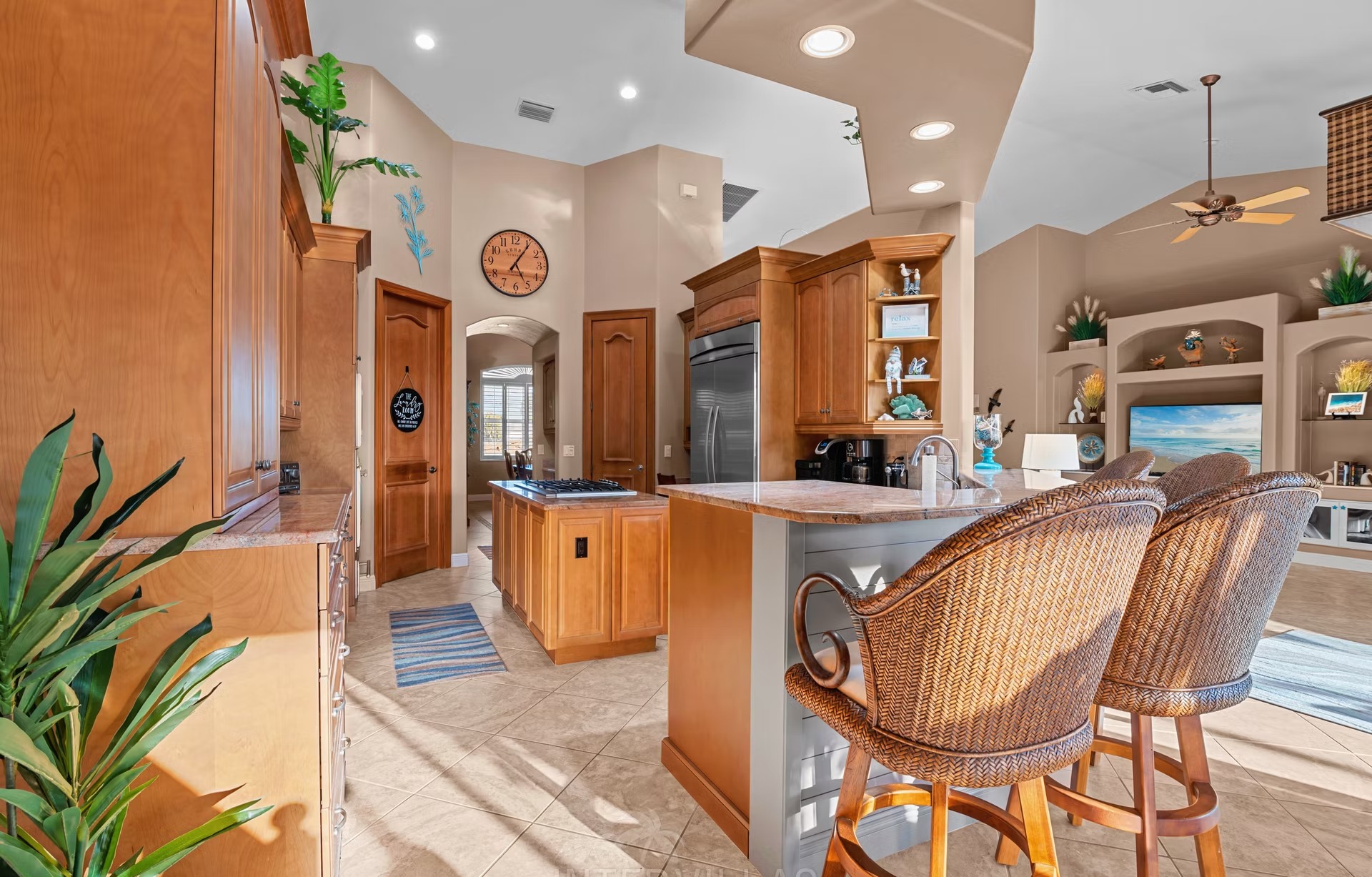 Blick von der Lanai auf den Kanal mit privatem Dock.