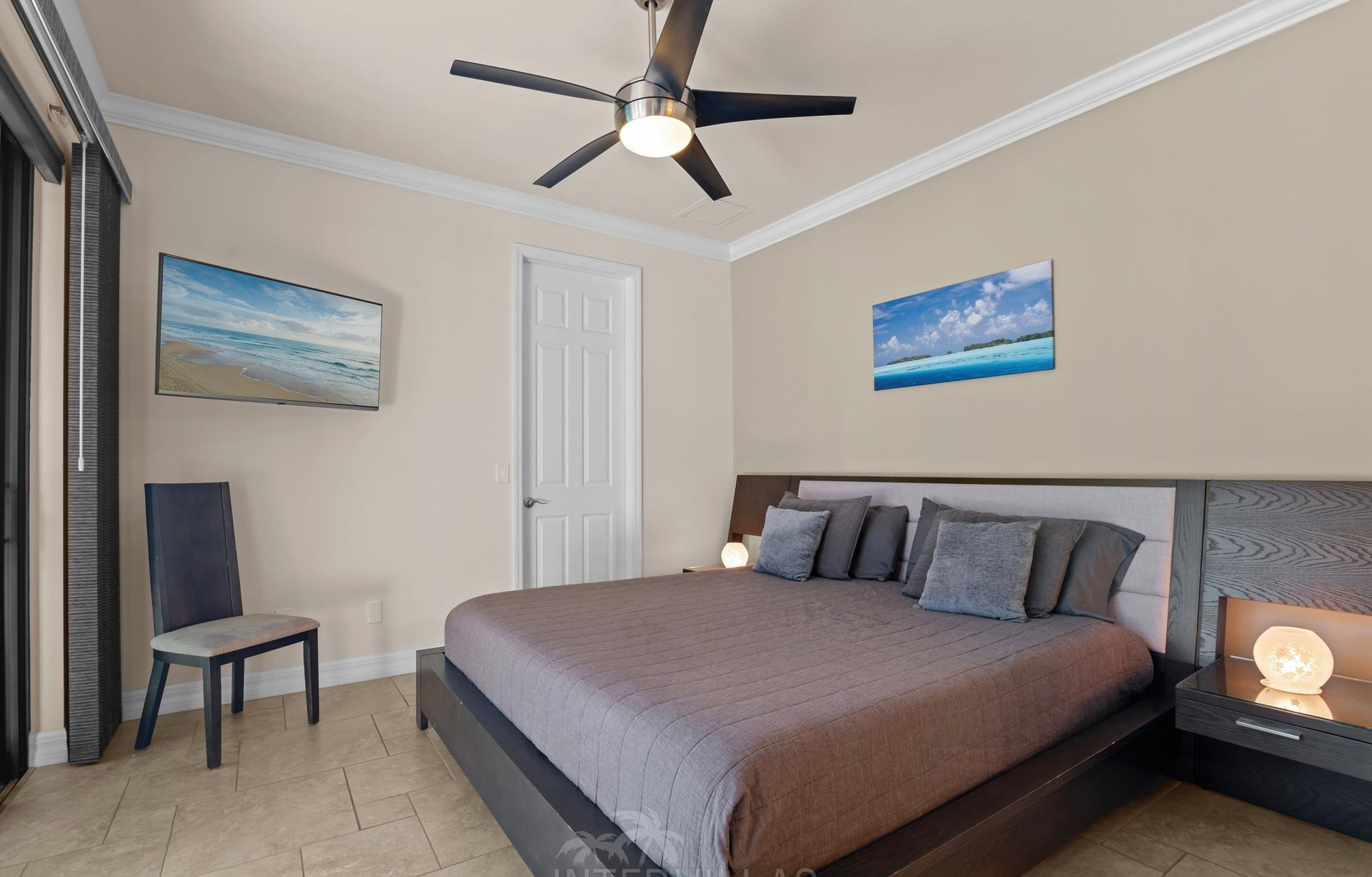 Infinity-Salzwasserpool mit Spa am Kanal (beheizbar)