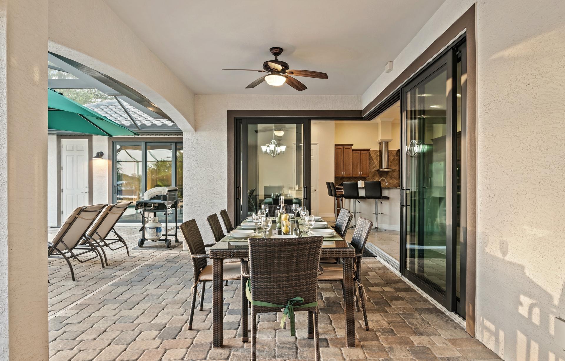 Infinity-Salzwasserpool mit Spa am Kanal (westliche Ausrichtung)