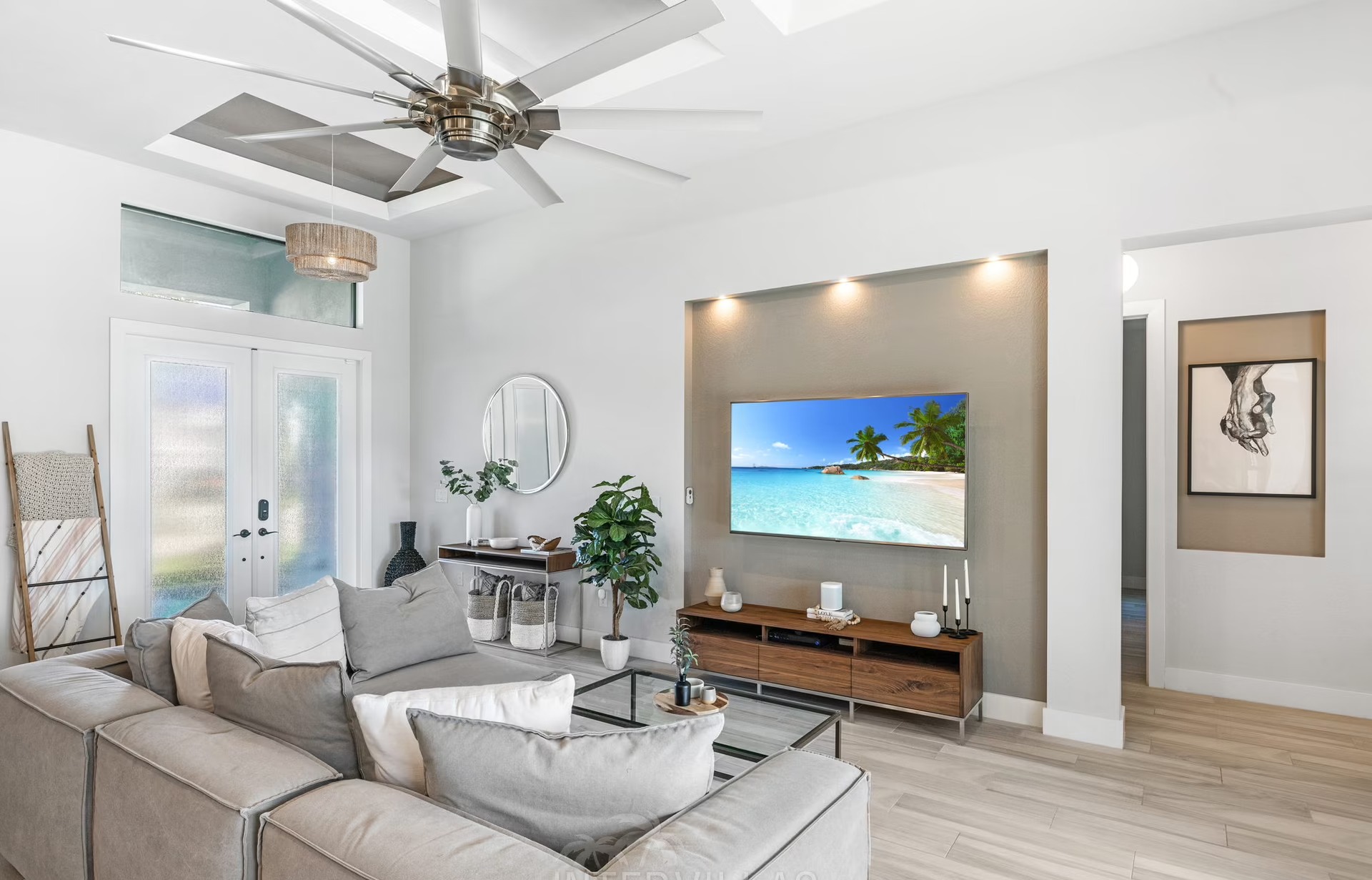 Outdoor-Bereich mit beheiztem Pool, BBQ und Outdoor-Küche