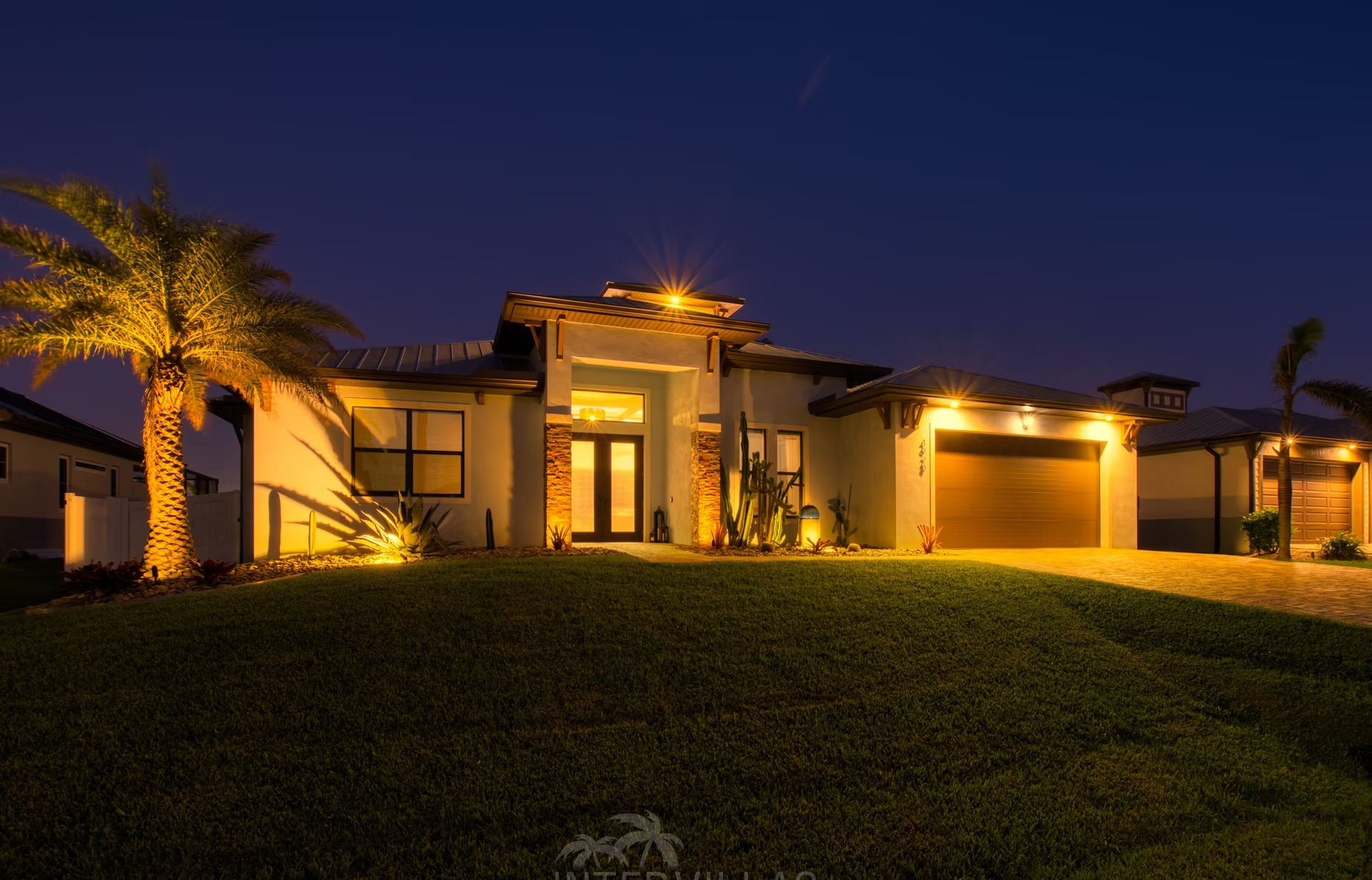 Outdoor-Bereich mit beheiztem Pool, BBQ und Outdoor-Küche