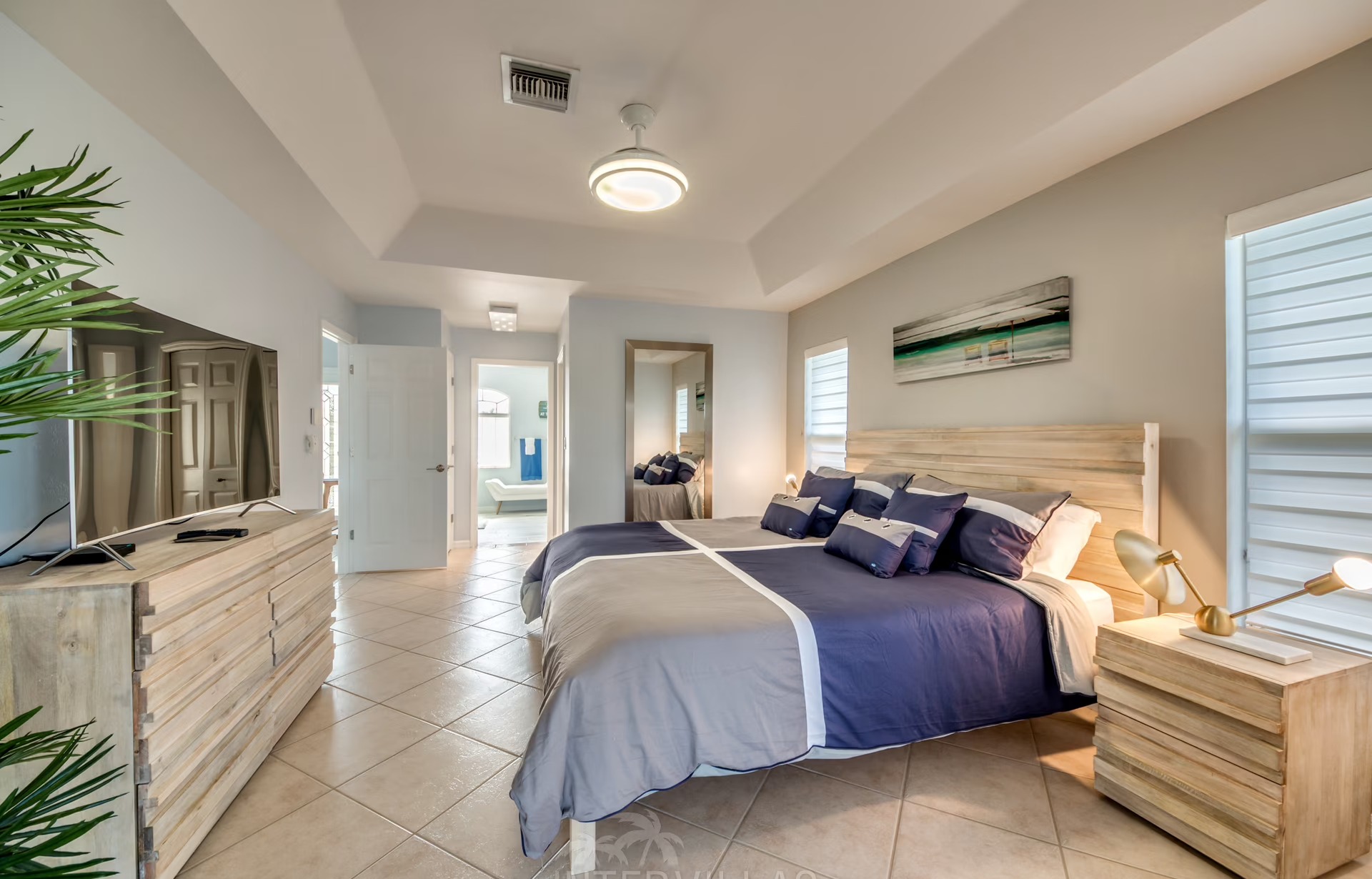 Modernes Ferienhaus am Kanal mit beheiztem Salzwasserpool und Bootsanlegestelle.