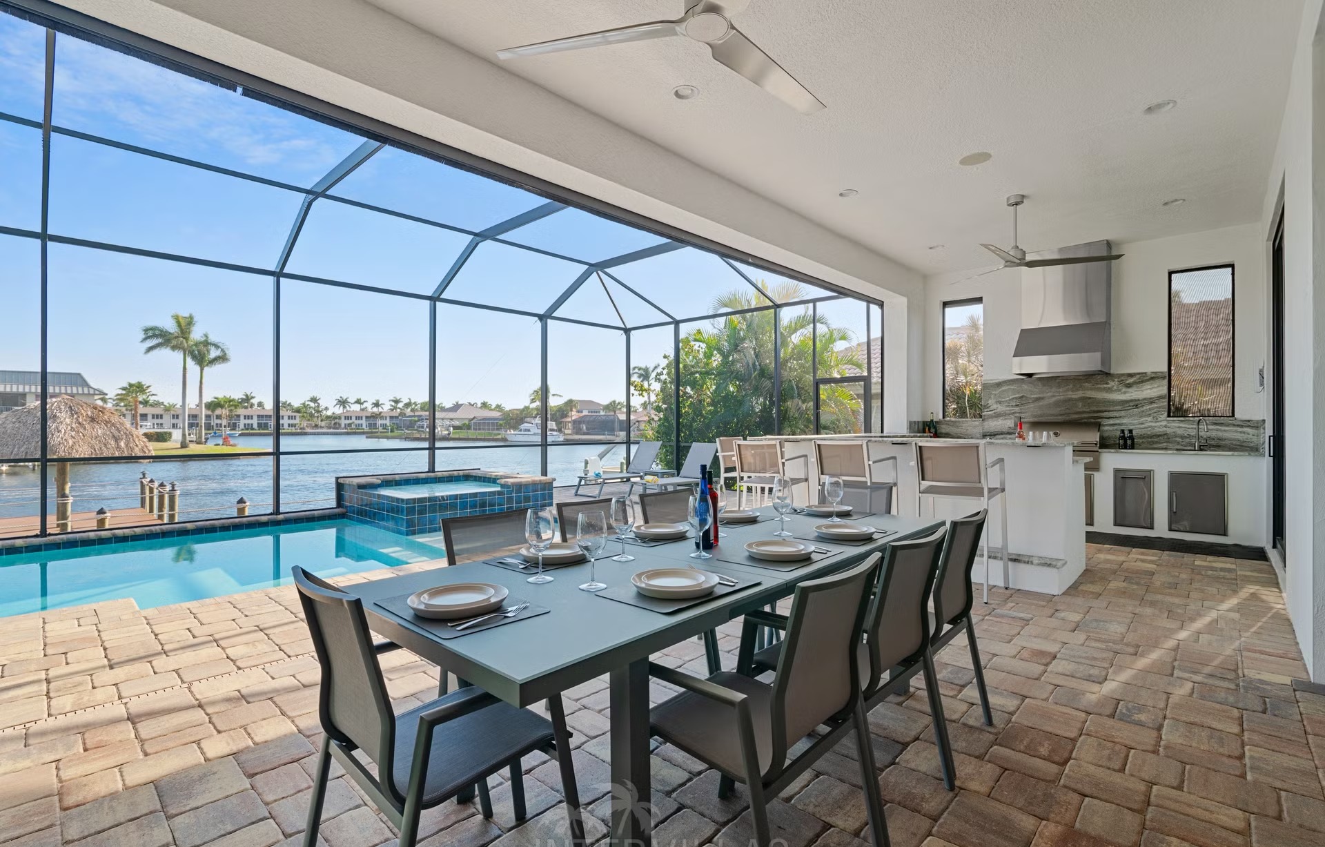 Privates Dock mit Tiki-Hut am Kanal (Gulf Access)