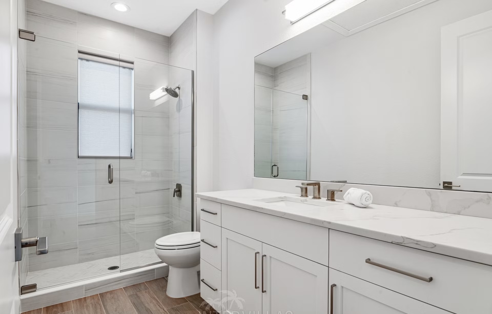 Privates Dock mit Tiki-Hut am Kanal.