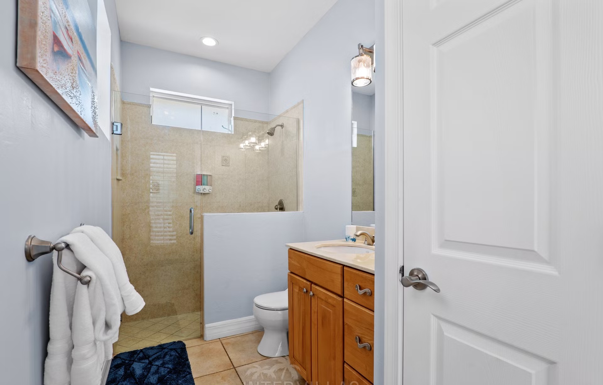 Lanai mit Blick auf den Kanal bei Sonnenuntergang.