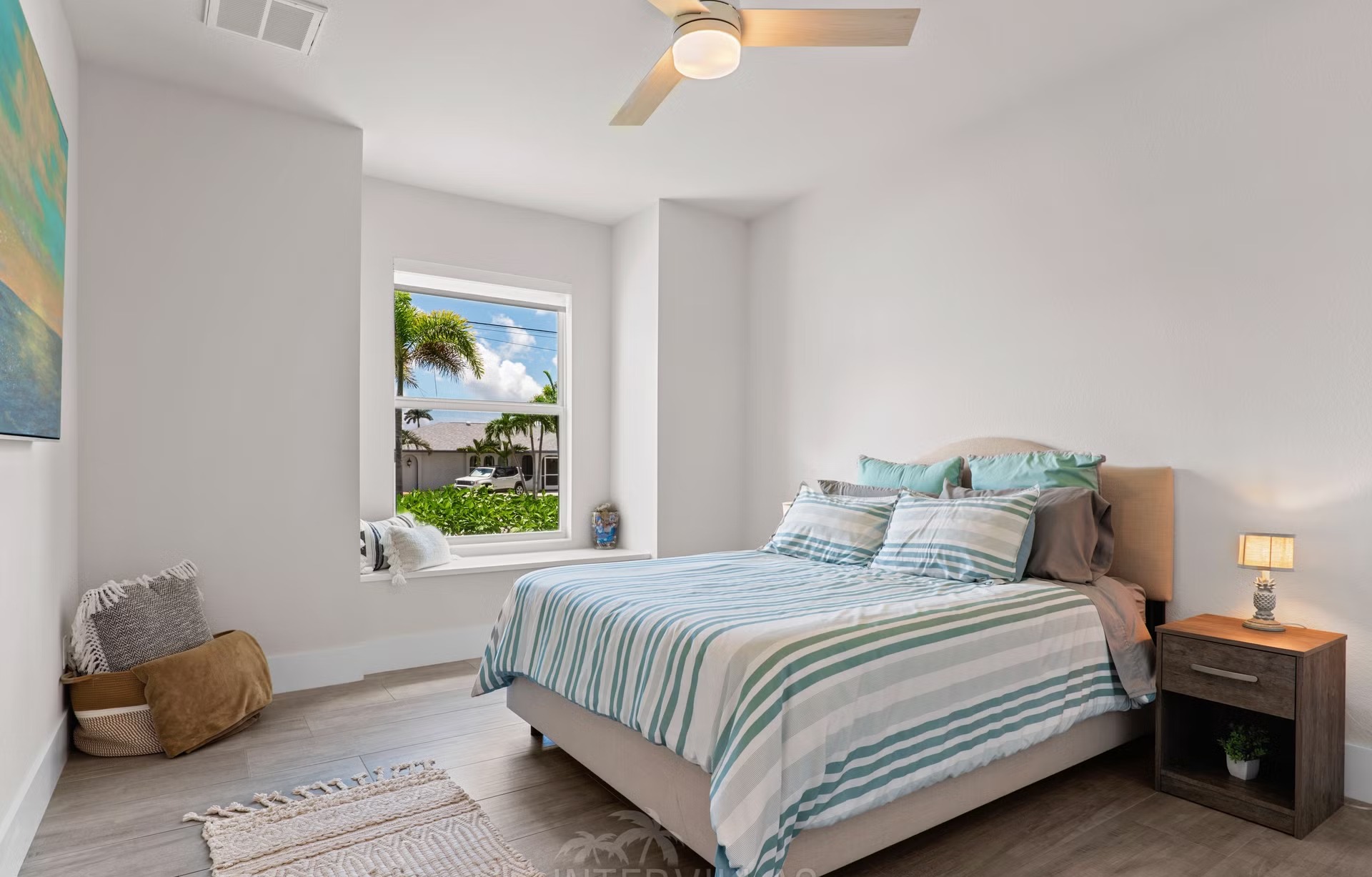 Moderne Waterfront-Villa mit Salzwasserpool und Spa in Cape Coral.