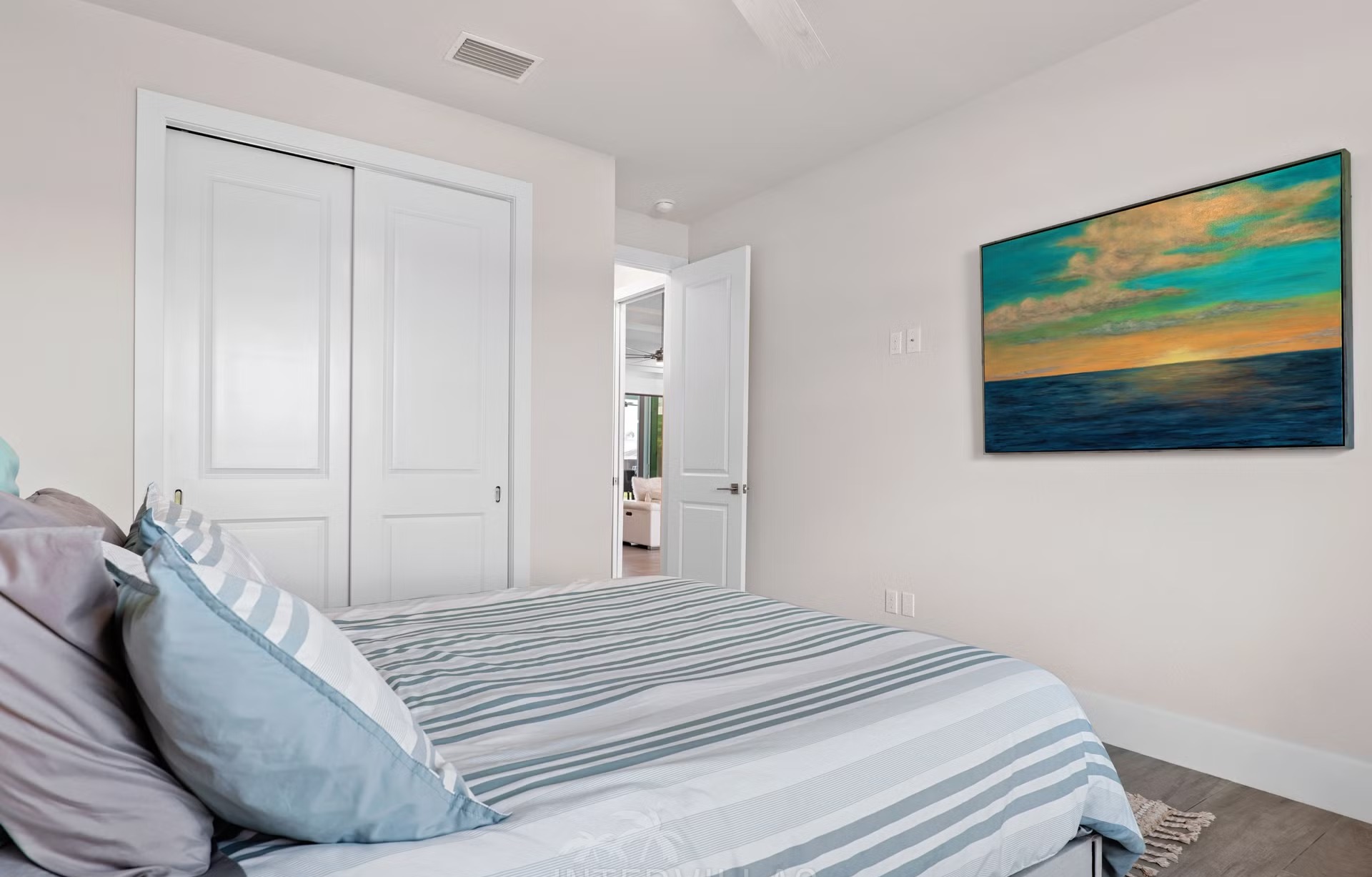 Moderne Waterfront-Villa mit privatem Salzwasserpool, Spa und Lanai in Cape Coral.