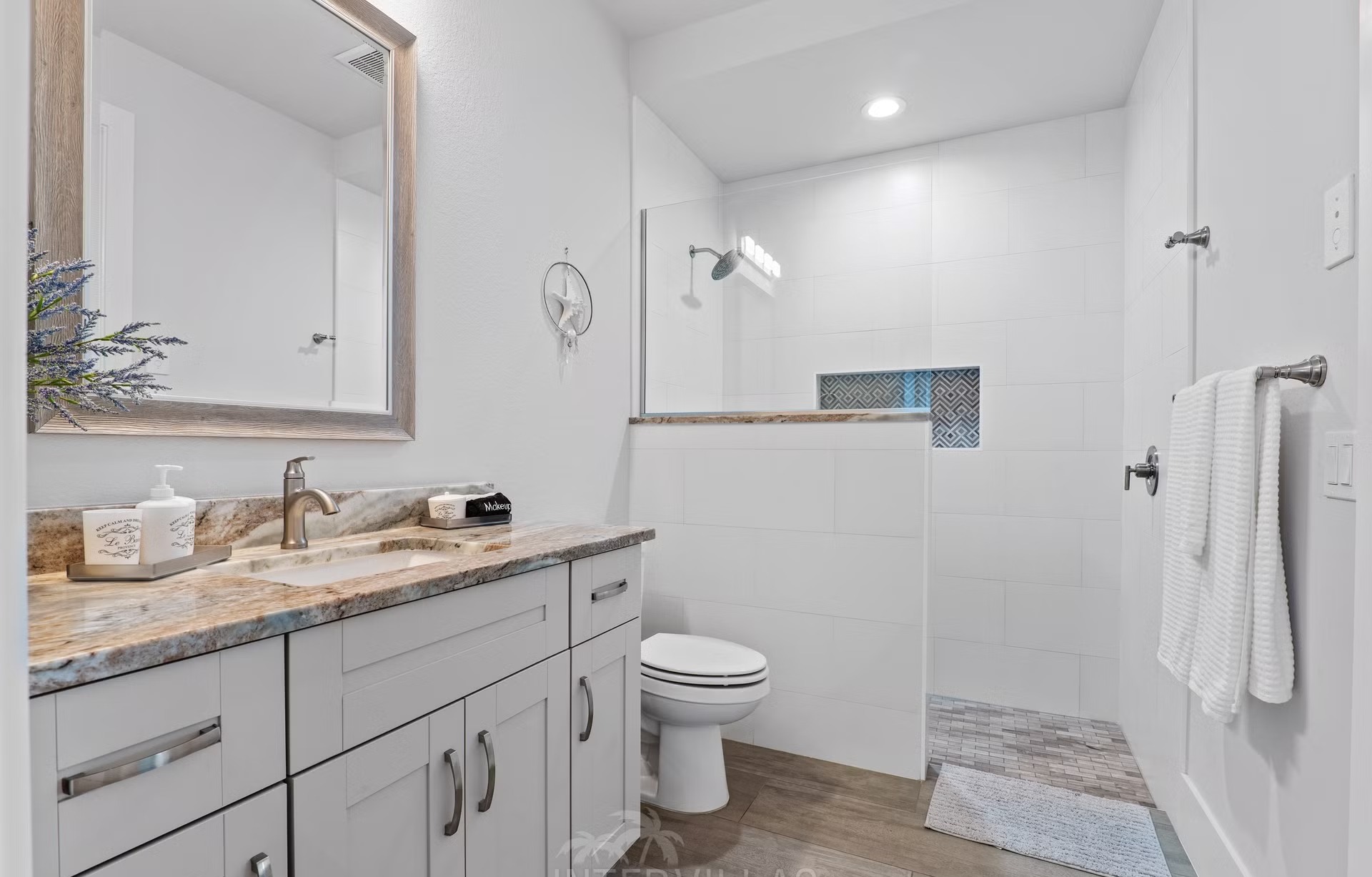 Waterfront-Lanai mit Salzwasserpool und Spa am Kanal (Gulf Access).