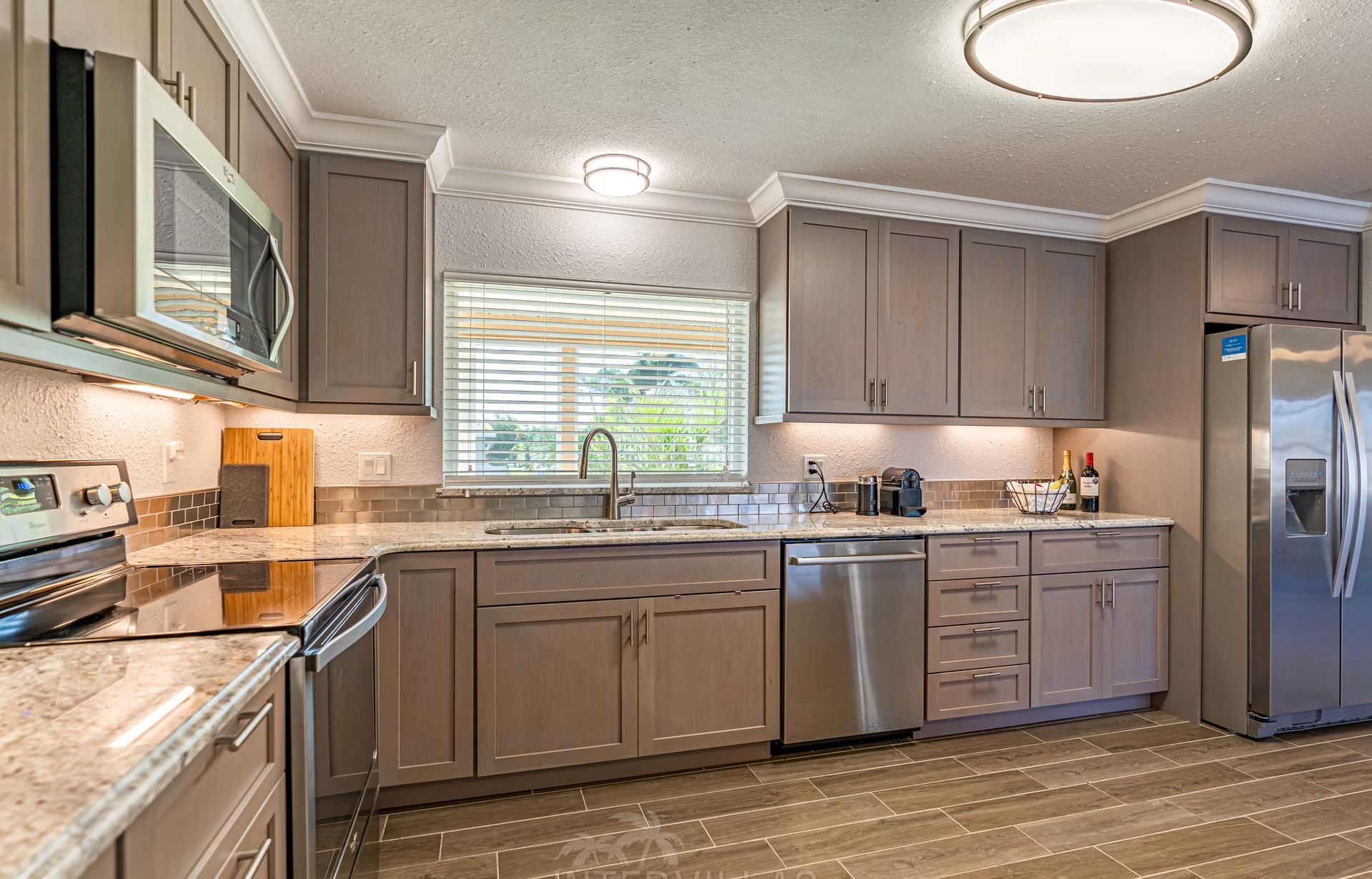 Bootsdock am Kanal mit direktem Wasserzugang (ohne Schleusen).