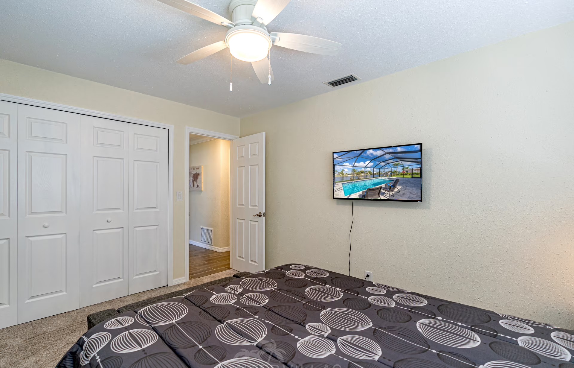 Bootsdock am Kanal mit direktem Gulf-Access, Blick aufs Wasser.