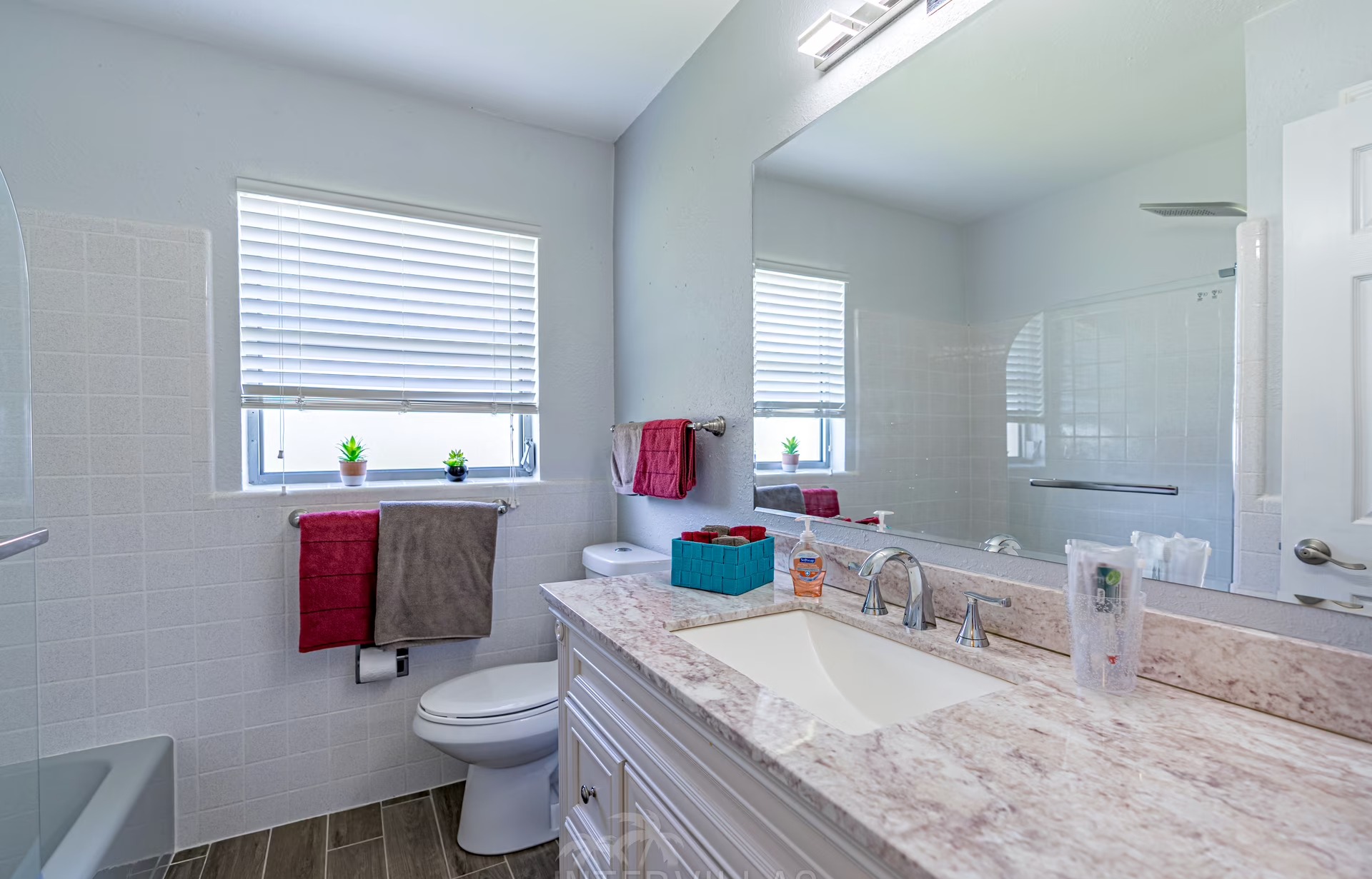 Bootsdock am Kanal mit direktem Gulf Access (ohne Schleusen).