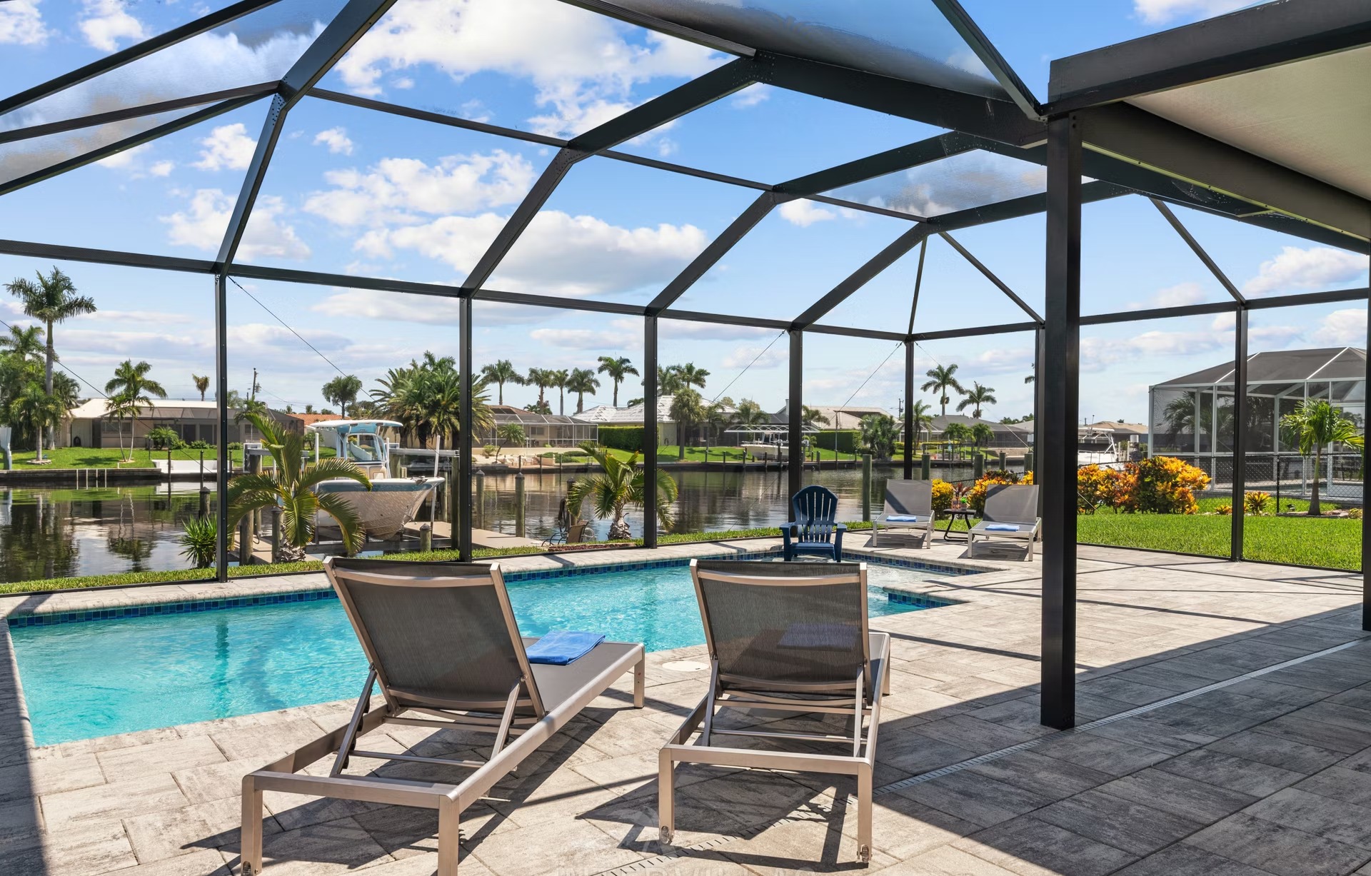 Bootsdock am Kanal mit direktem Zugang zum Wasser (ohne Schleusen).