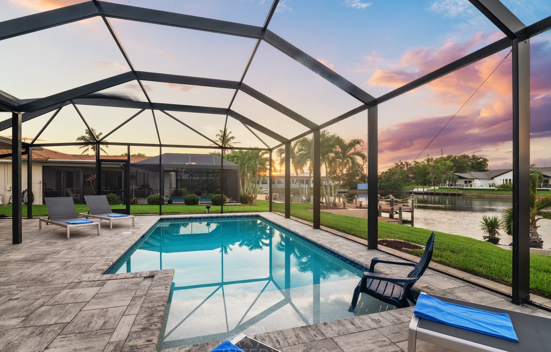 Bootsdock am Kanal mit direktem Zugang zum Golf (ohne Schleusen).