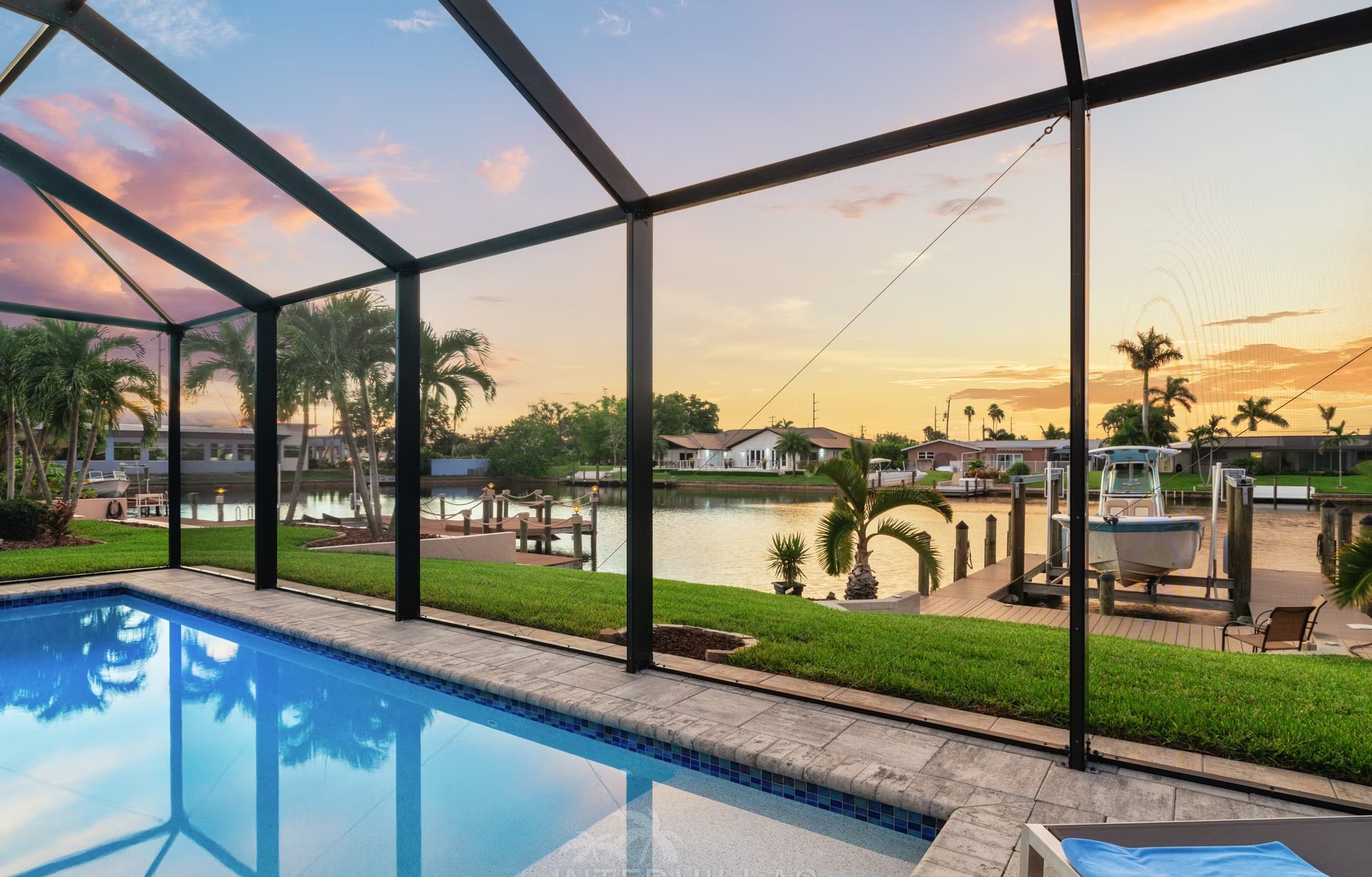 Bootsdock am Kanal mit direktem Zugang zum Wasser (ohne Schleusen).