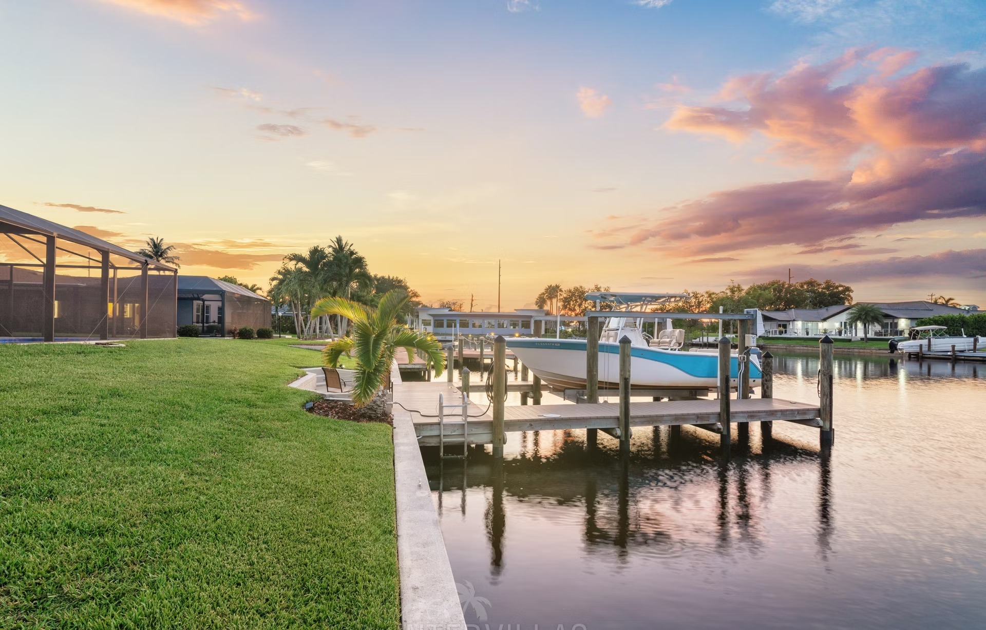 Bootsdock am Kanal mit direktem Zugang zum Wasser (ohne Schleusen) in Cape Coral, Florida.