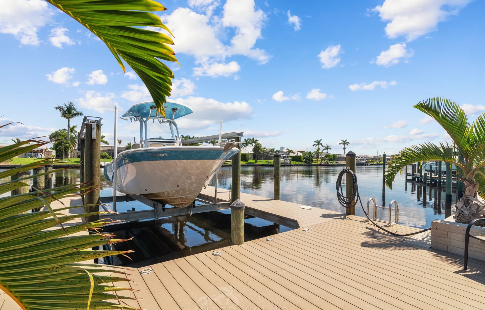 Bootsdock am Kanal mit direktem Zugang zum Golf (ohne Schleusen).