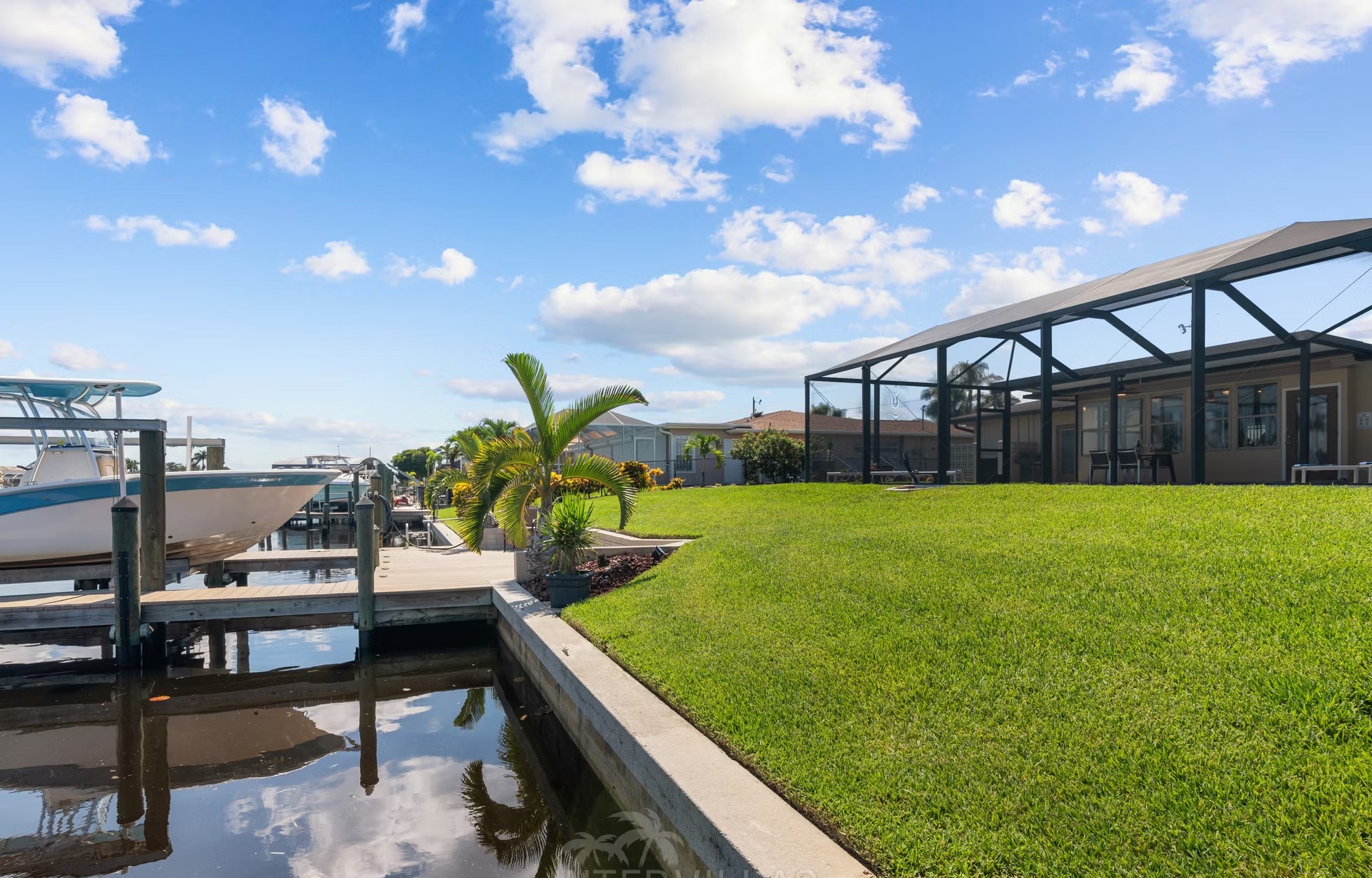 Bootsdock am Kanal mit direktem Zugang zum Wasser (ohne Schleusen).