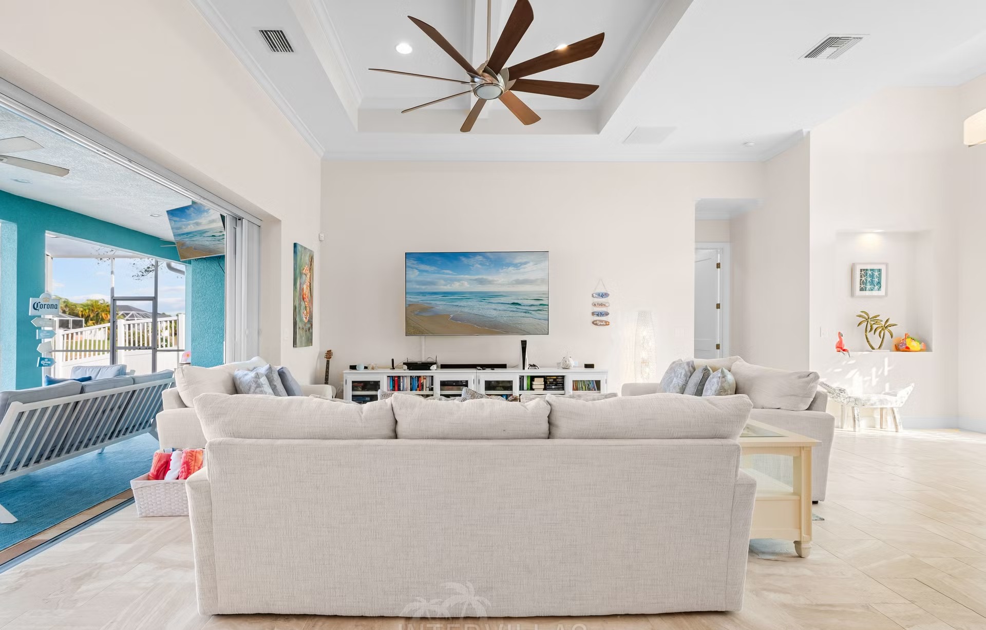 Moderne Villa am Kanal in Cape Coral mit beheizbarem Salzwasserpool und Kajak.