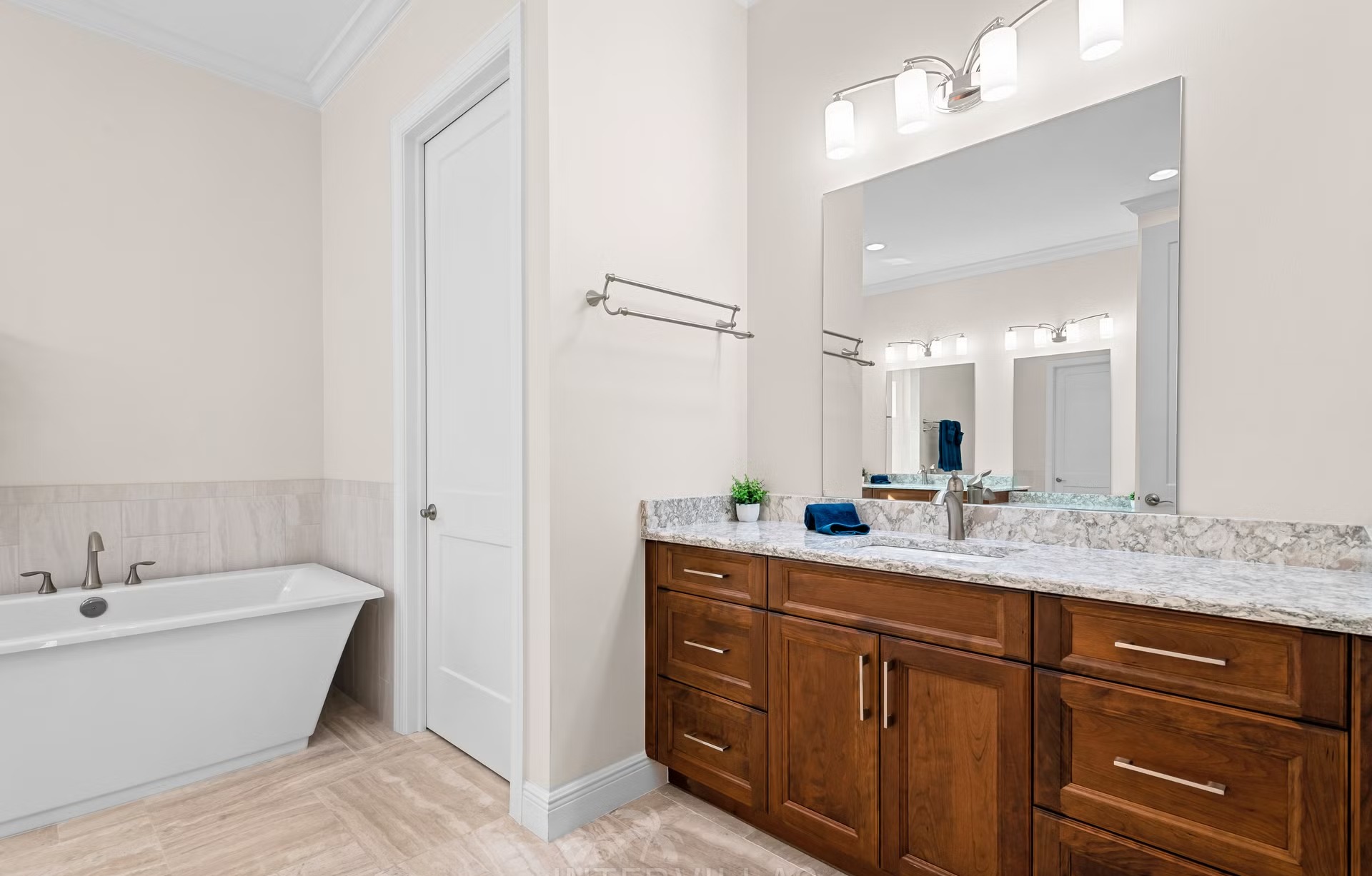 Moderne Villa in Cape Coral direkt am Kanal mit Salzwasserpool und Kajak.