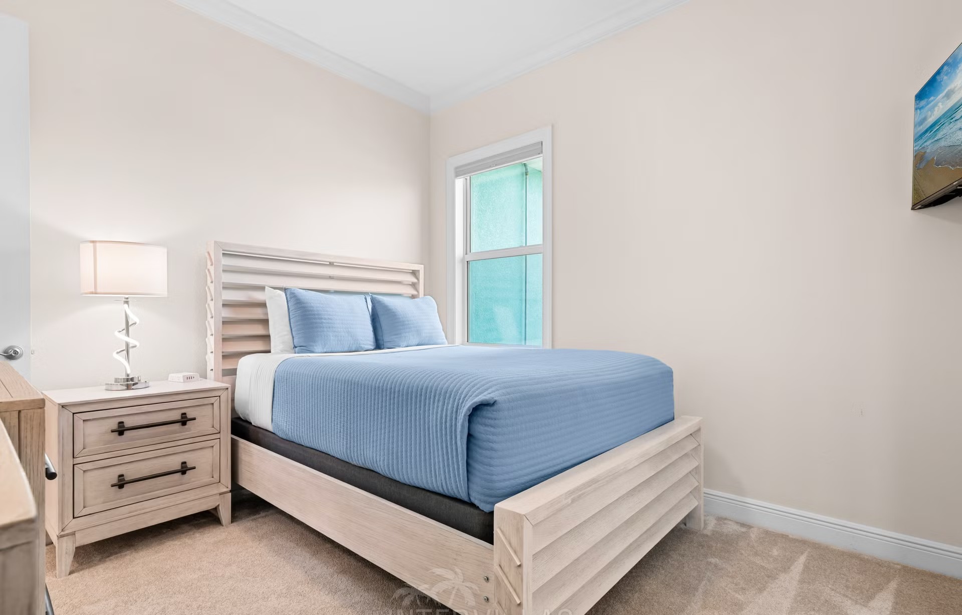 Kajak am Kanalzugang hinter der Villa am Wasser.