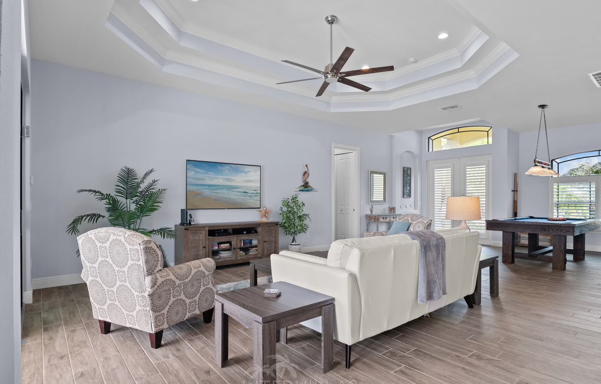 Salzwasserpool mit Spa/Jacuzzi und Blick aufs Wasser (Westausrichtung)