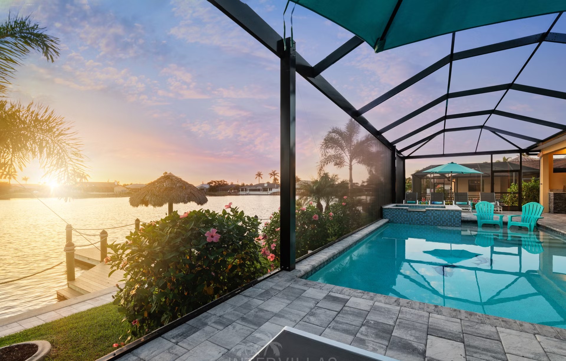 Salzwasserpool mit Spa/Jacuzzi und Blick auf den Kanal (Waterfront)