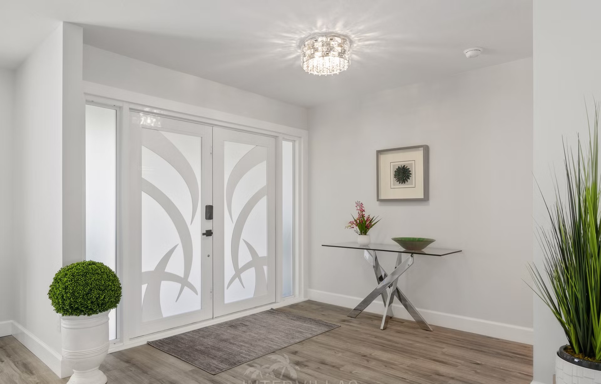 Pool- und Spa-Bereich am Wasser mit Outdoor-Lounge und Blick auf den Kanal.