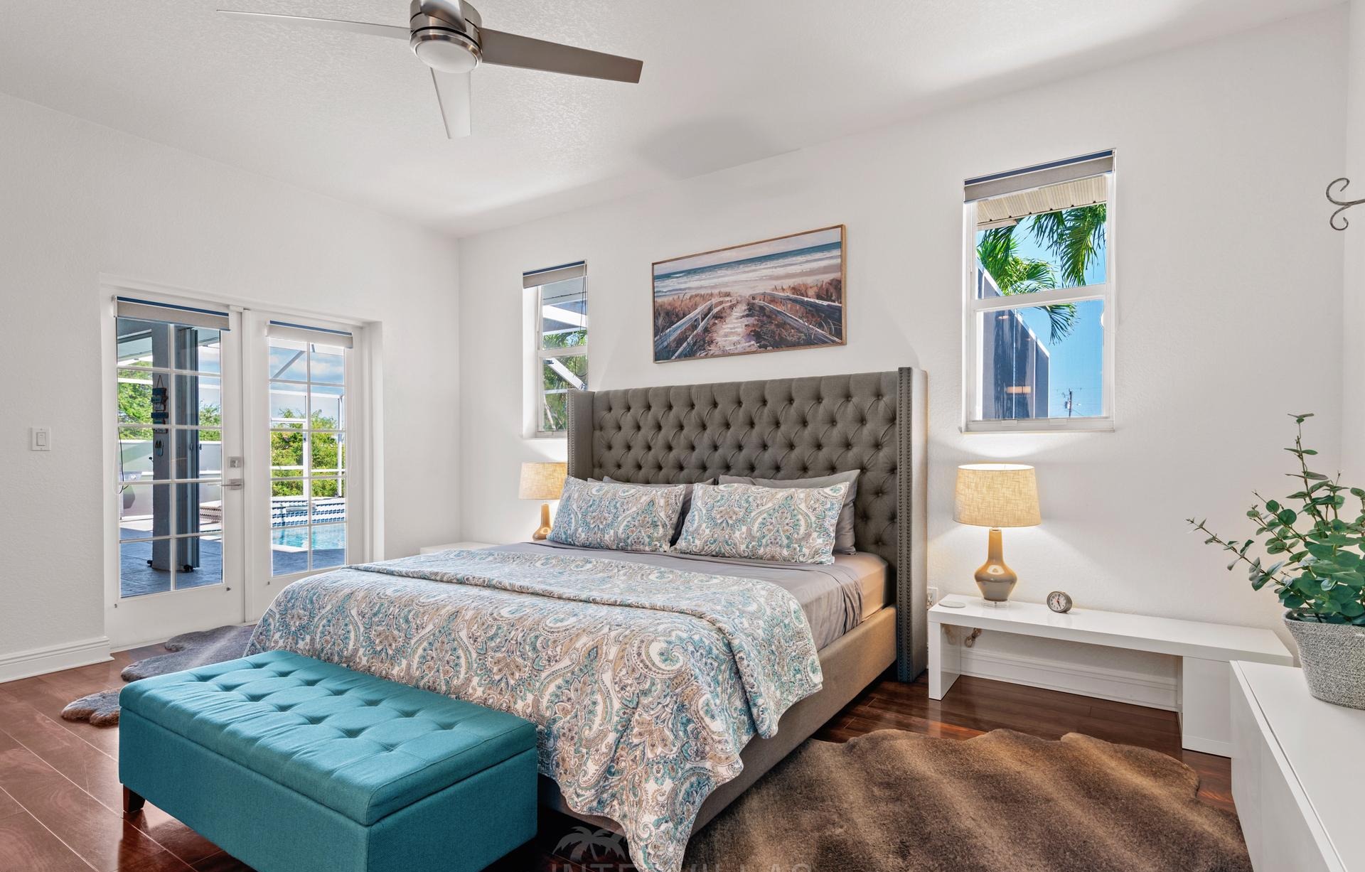 Beheizter Pool mit Whirlpool und Blick auf den Kanal.