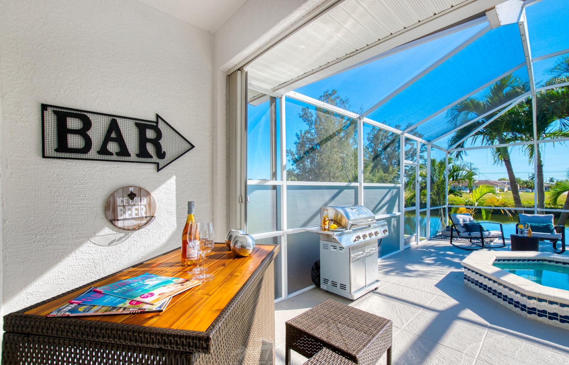 Beheizter Pool mit Whirlpool und Blick auf den Kanal.
