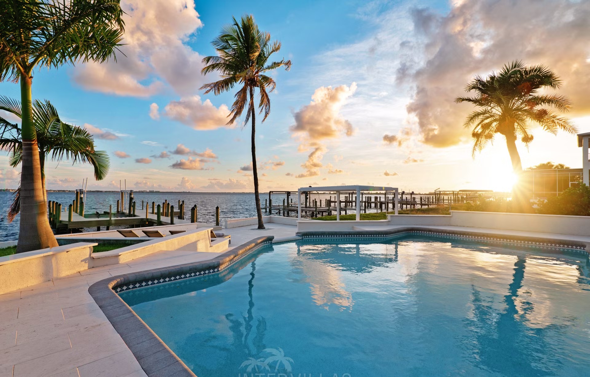 2024 renovierte Waterfront-Villa in Cape Coral mit beheiztem Salzwasserpool und privatem Bootsdock.