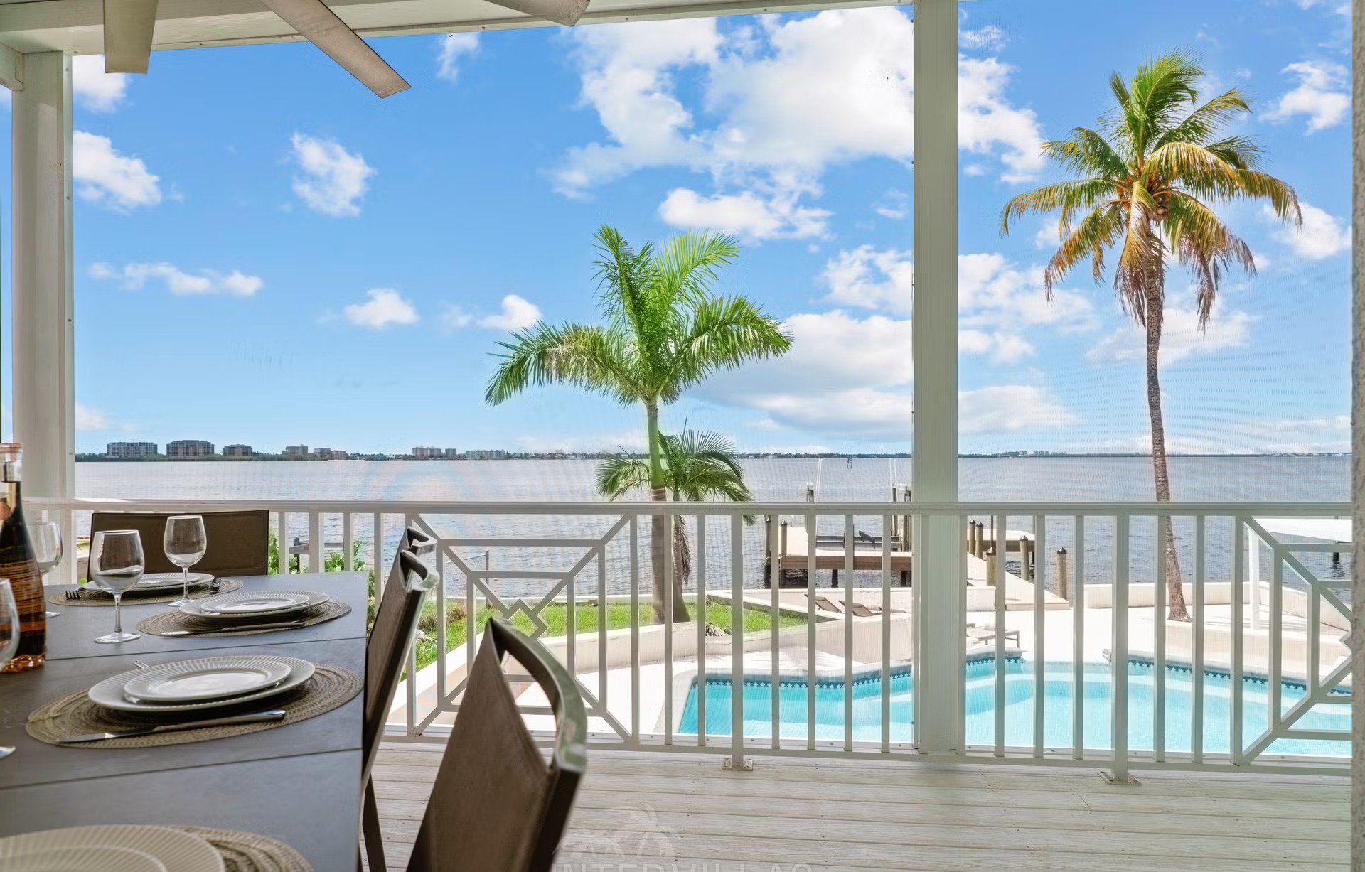 Renovierte Waterfront-Villa in Cape Coral mit beheiztem Salzwasserpool und privatem Bootsdock.