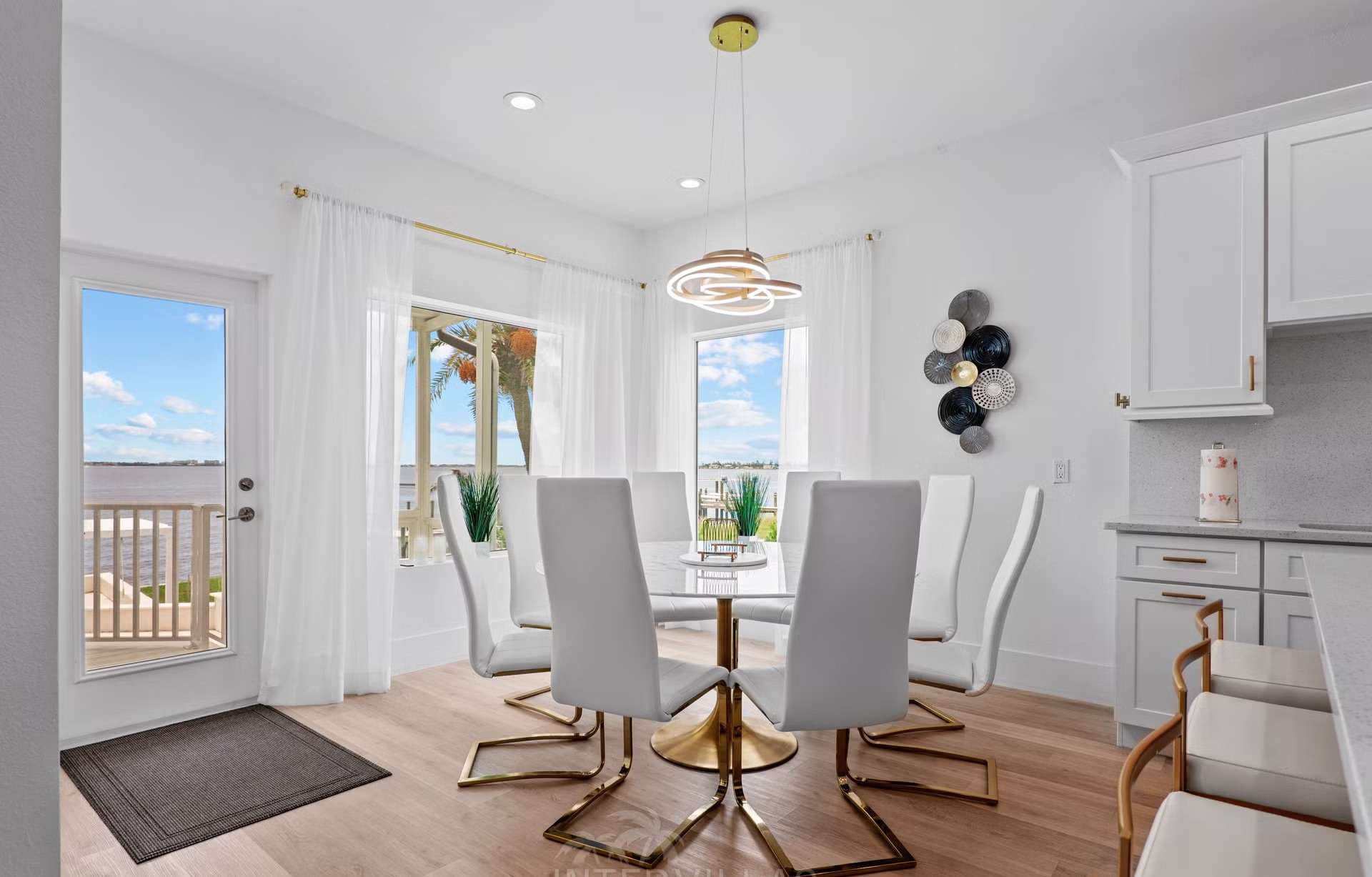 Renovierte Waterfront-Villa in Cape Coral mit beheiztem Salzwasserpool und privatem Bootsdock.