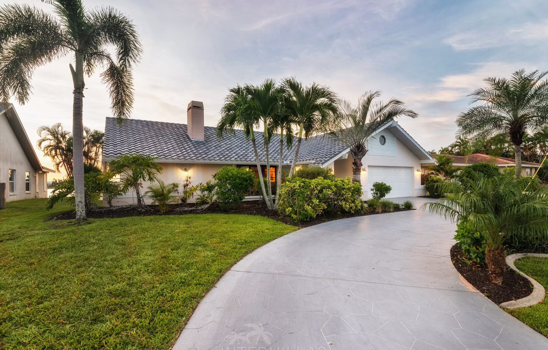 Beheizter Pool mit Wasserblick, SunDeck und Außenküche auf der Lanai.