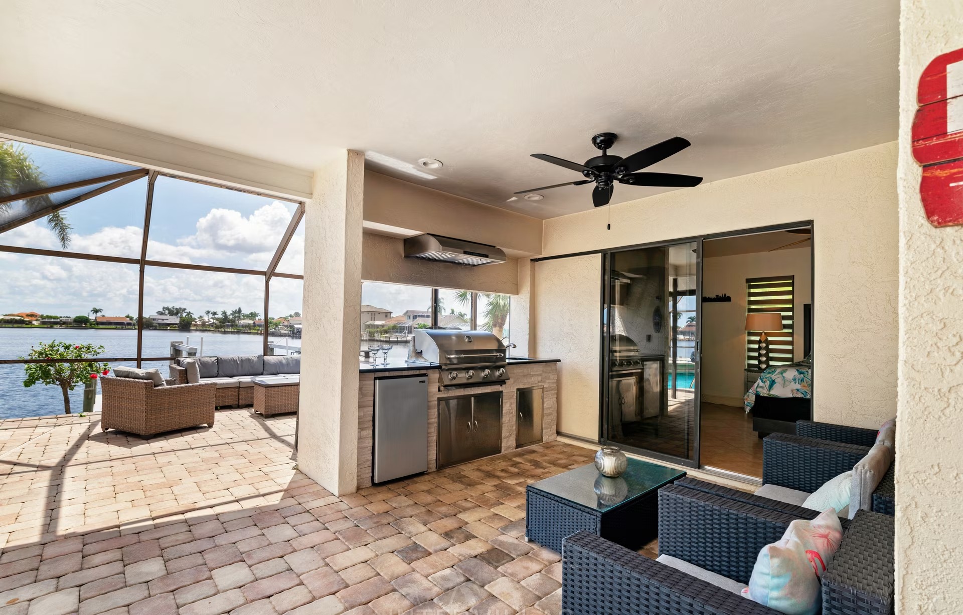 Beheizter Pool mit Wasserblick, SunDeck und Outdoor-Küche auf der Lanai.
