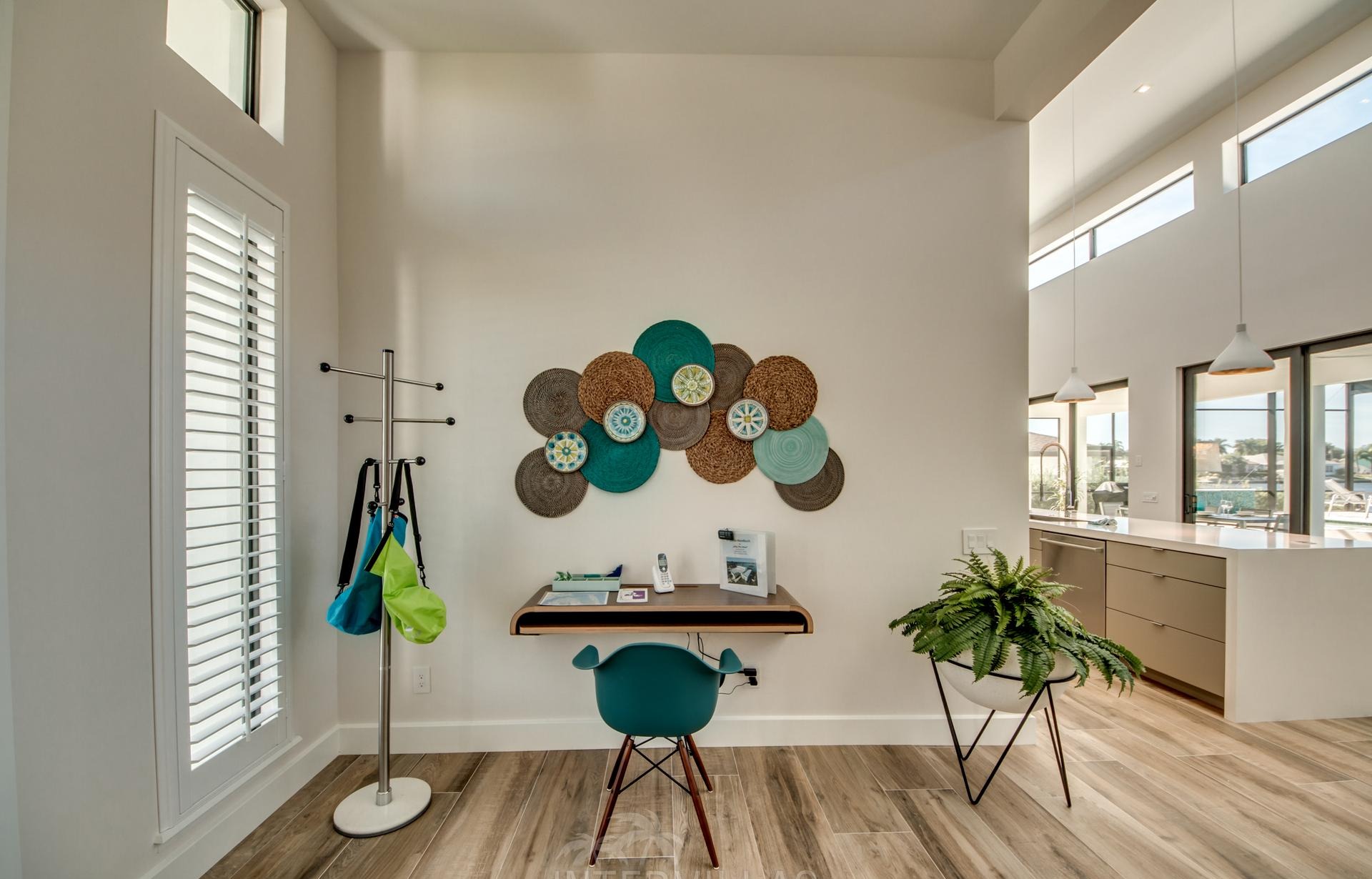 Moderne Villa am Kanal mit privatem Pool, Spa und eigenem Bootsdock.