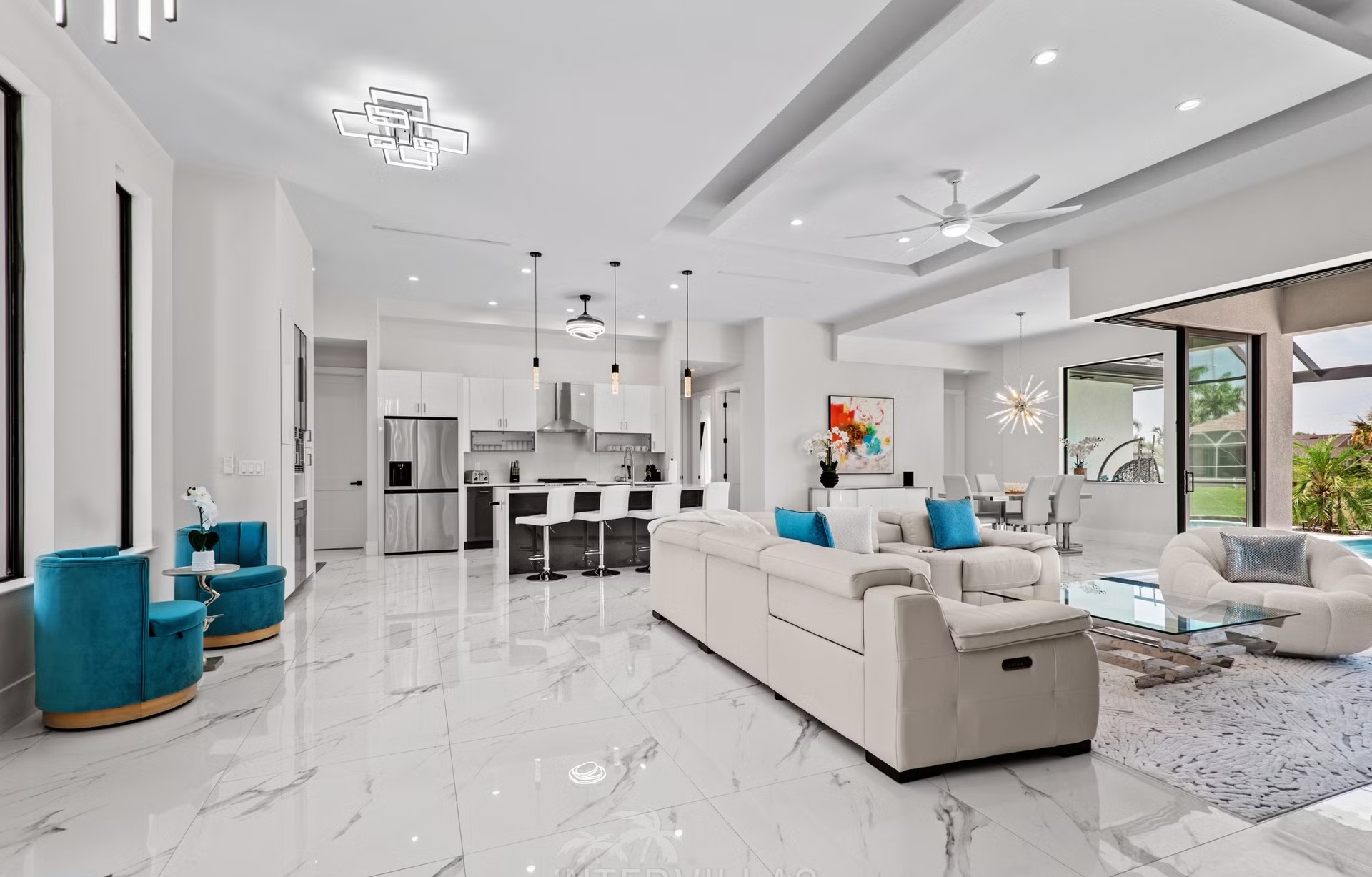 Moderne Villa am Kanal mit beheiztem Salzwasserpool und Spa/Jacuzzi.