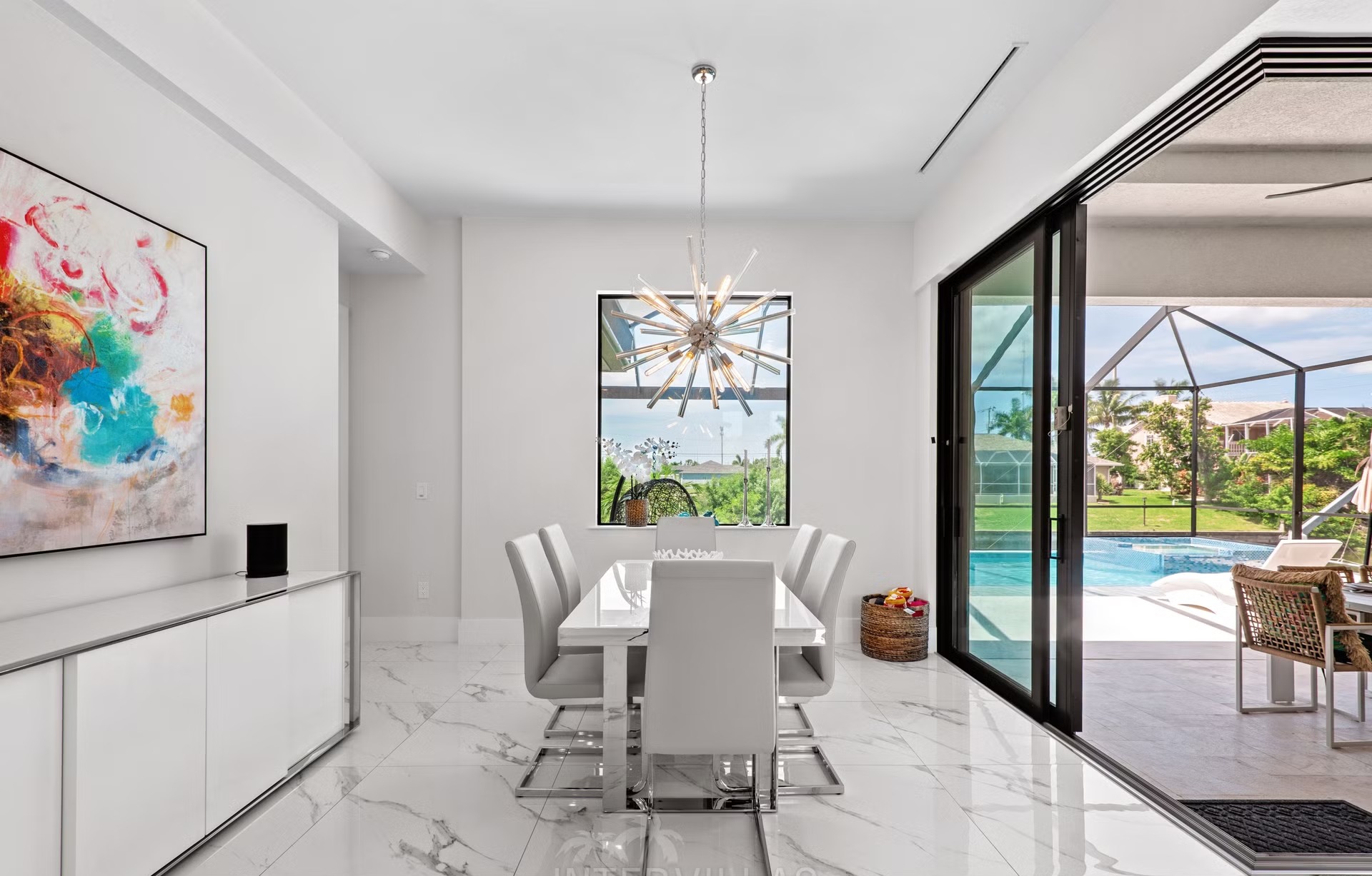 Moderne Villa am Kanal mit beheiztem Salzwasserpool und Spa/Jacuzzi.