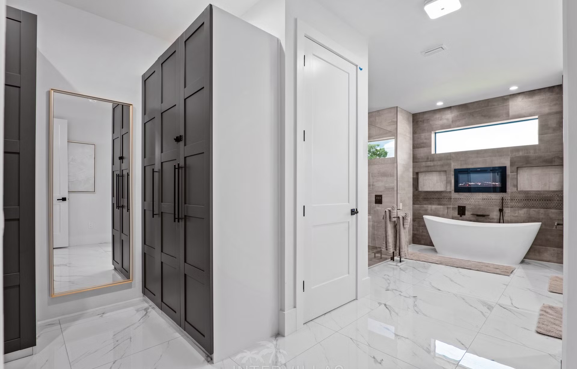 Moderne Villa am Kanal mit beheiztem Salzwasserpool und Spa/Jacuzzi.