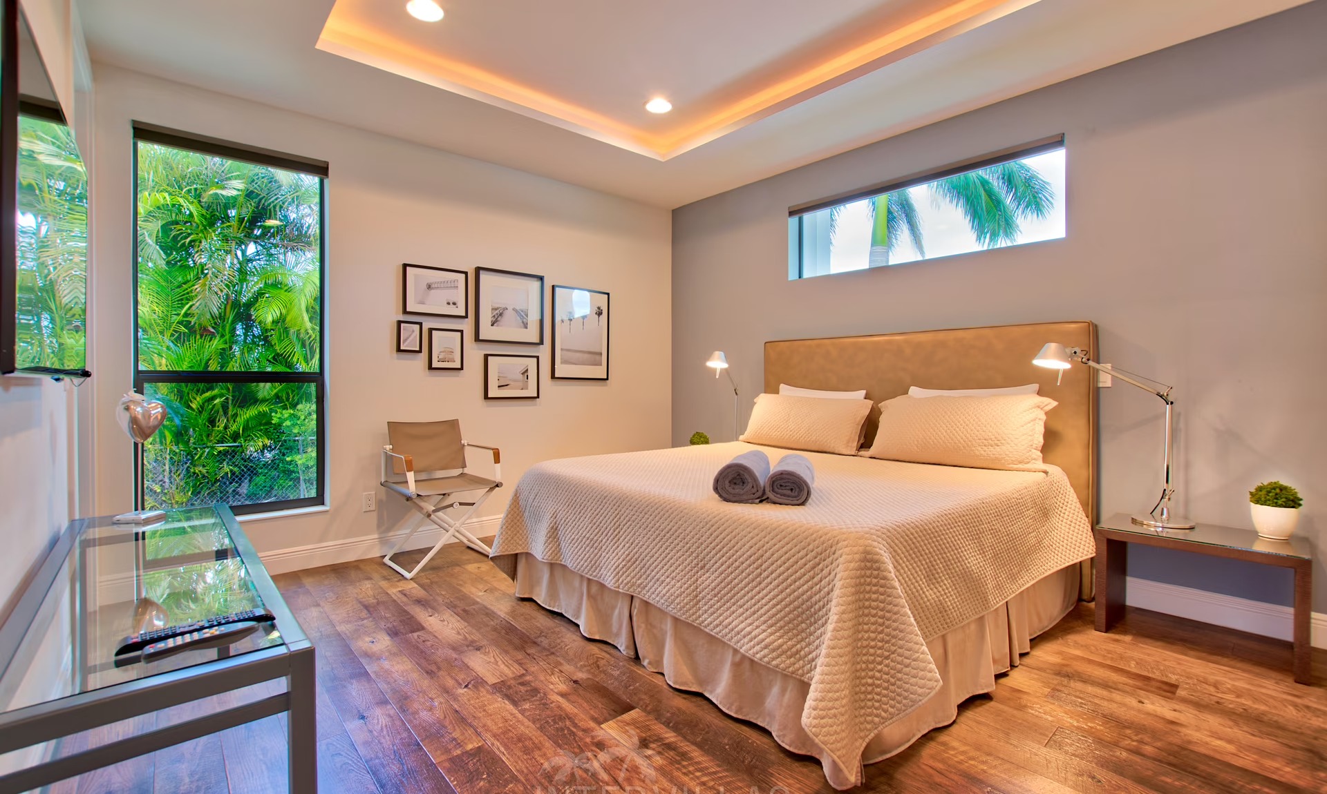 Infinity-Salzwasserpool mit Blick auf den Kanal und Sunset-Lounge.