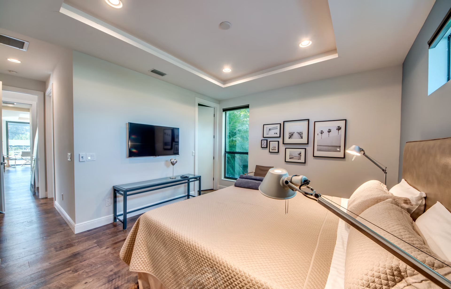 Infinity-Salzwasserpool mit Blick auf den Kanal und Sunset-Lounge (Westlage)