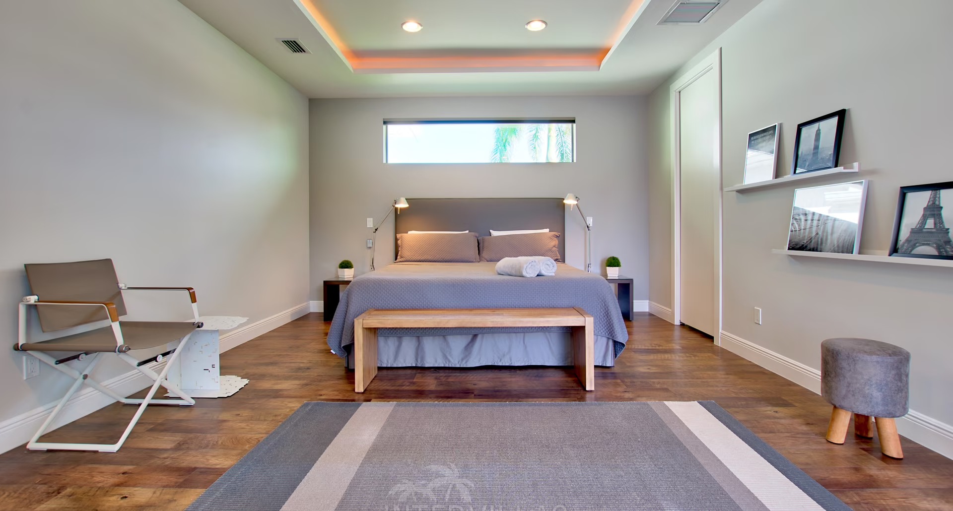 Infinity-Salzwasserpool mit Blick auf den Kanal und Sunset-Lounge.