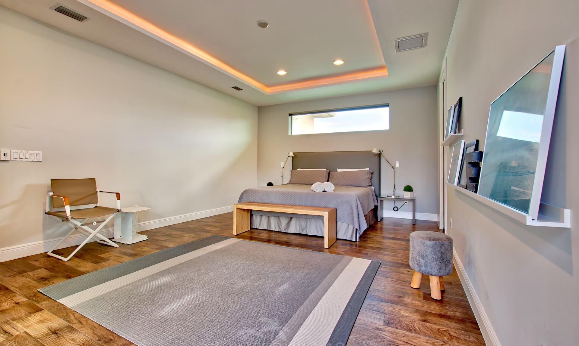 Infinity-Salzwasserpool mit Blick auf den Kanal und Sunset-Lounge (Westlage)