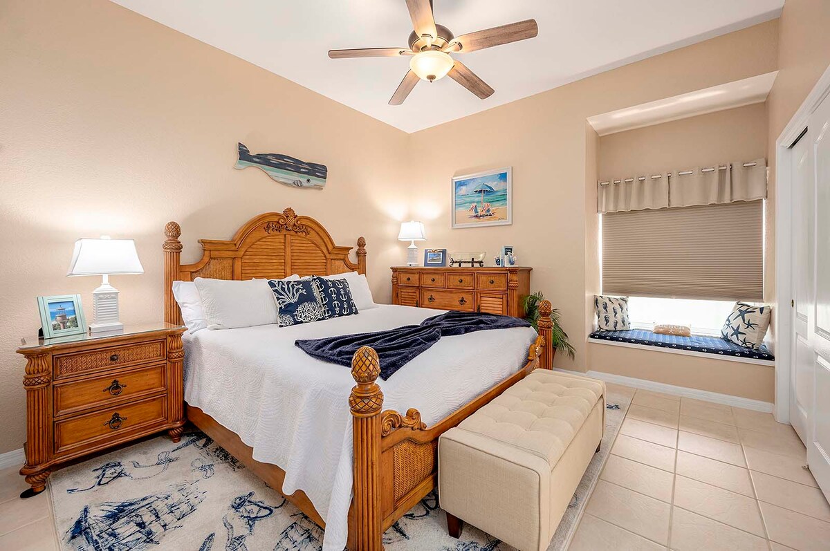 Beheizter Pool mit Whirlpool auf der Lanai, Blick auf den Kanal.