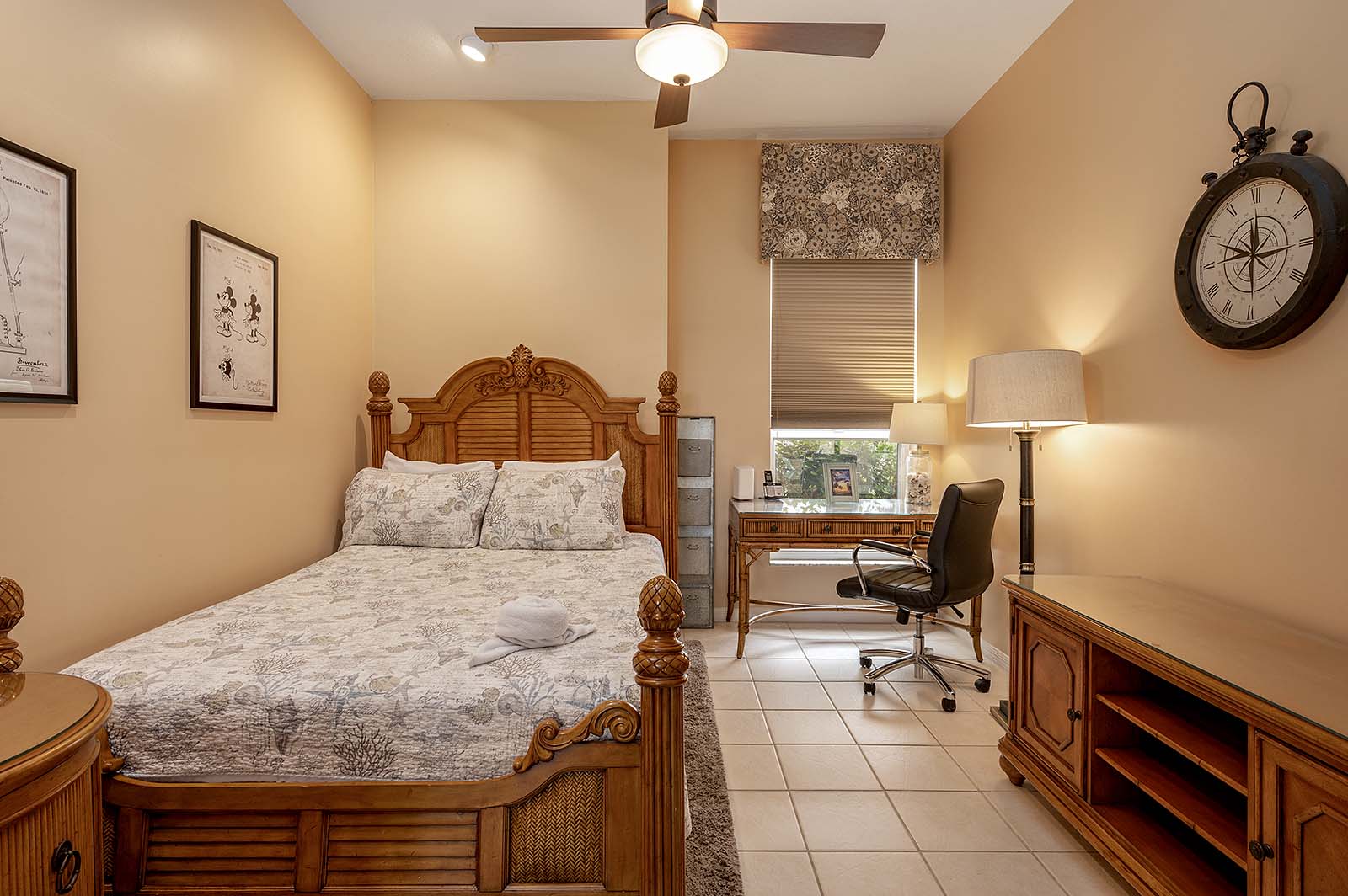 Beheizter Pool und Whirlpool auf der Lanai mit Blick auf den Kanal.