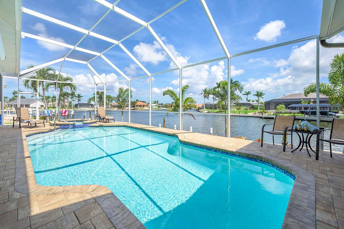 Beheizter Pool mit Whirlpool auf der Lanai, Blick auf den Kanal.