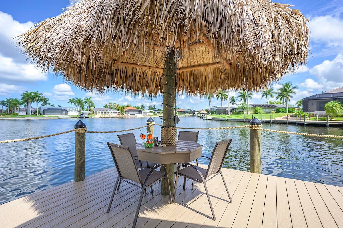 Beheizter Pool und Whirlpool auf der Lanai mit Blick auf den Kanal.