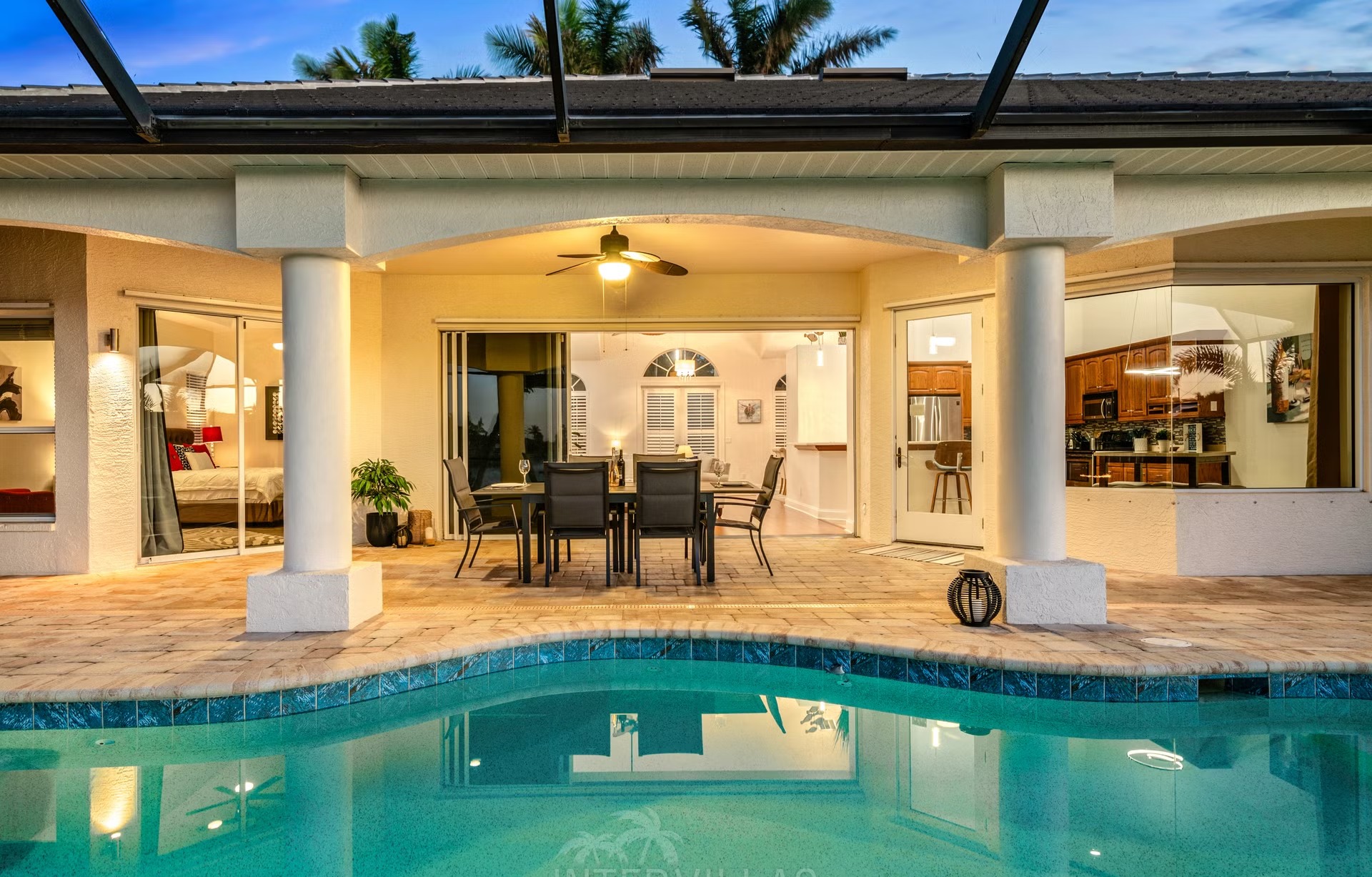 Beheizter Pool mit Spa und Wasserblick am Kanal.