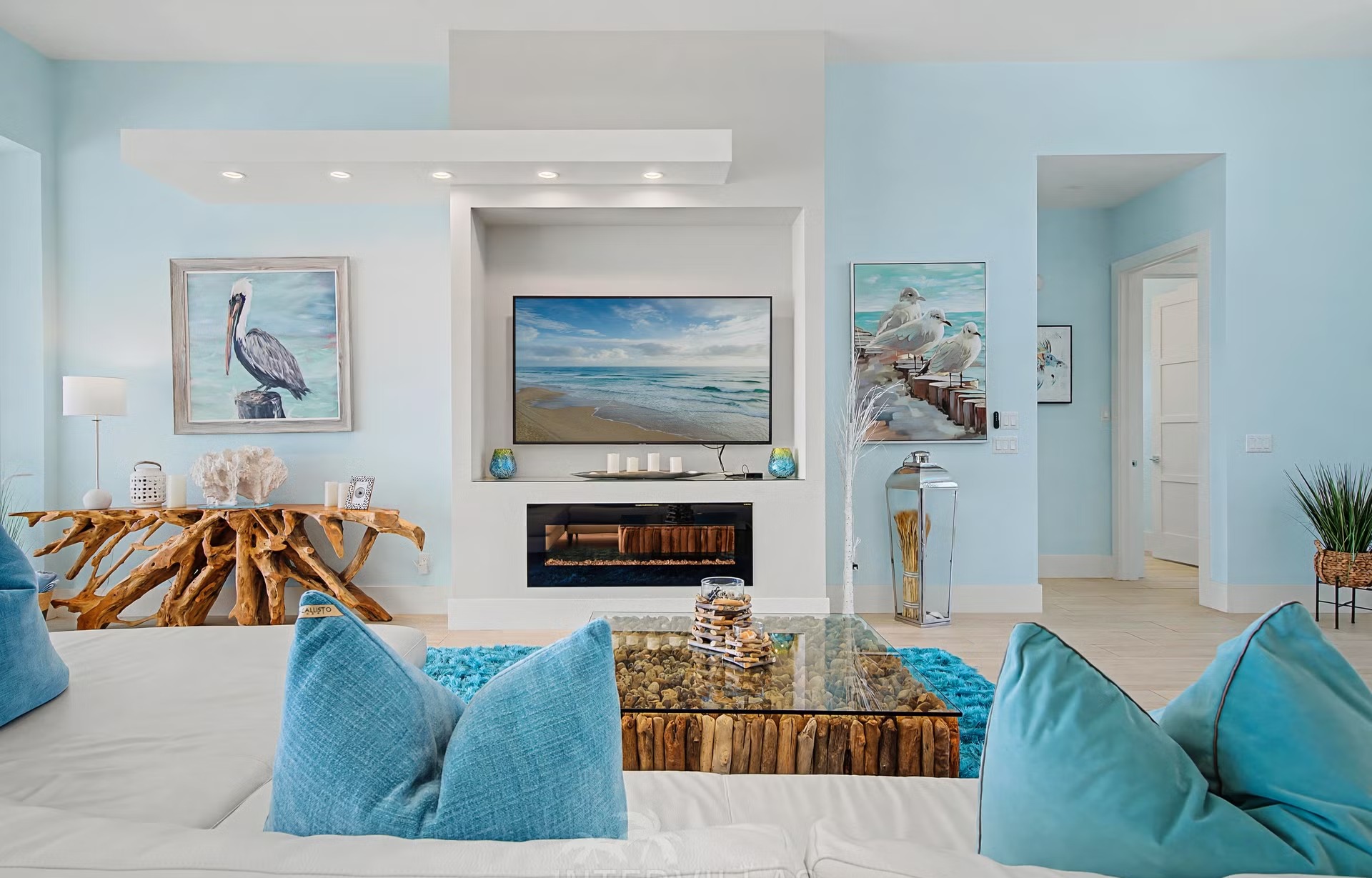 Privates Bootsdock am River hinter dem Haus.