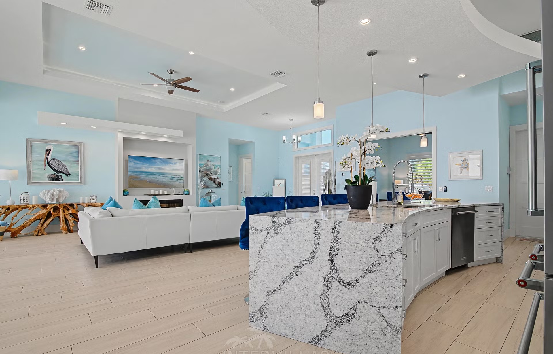 Privates Bootsdock am River hinter der Villa in Cape Coral, Florida.